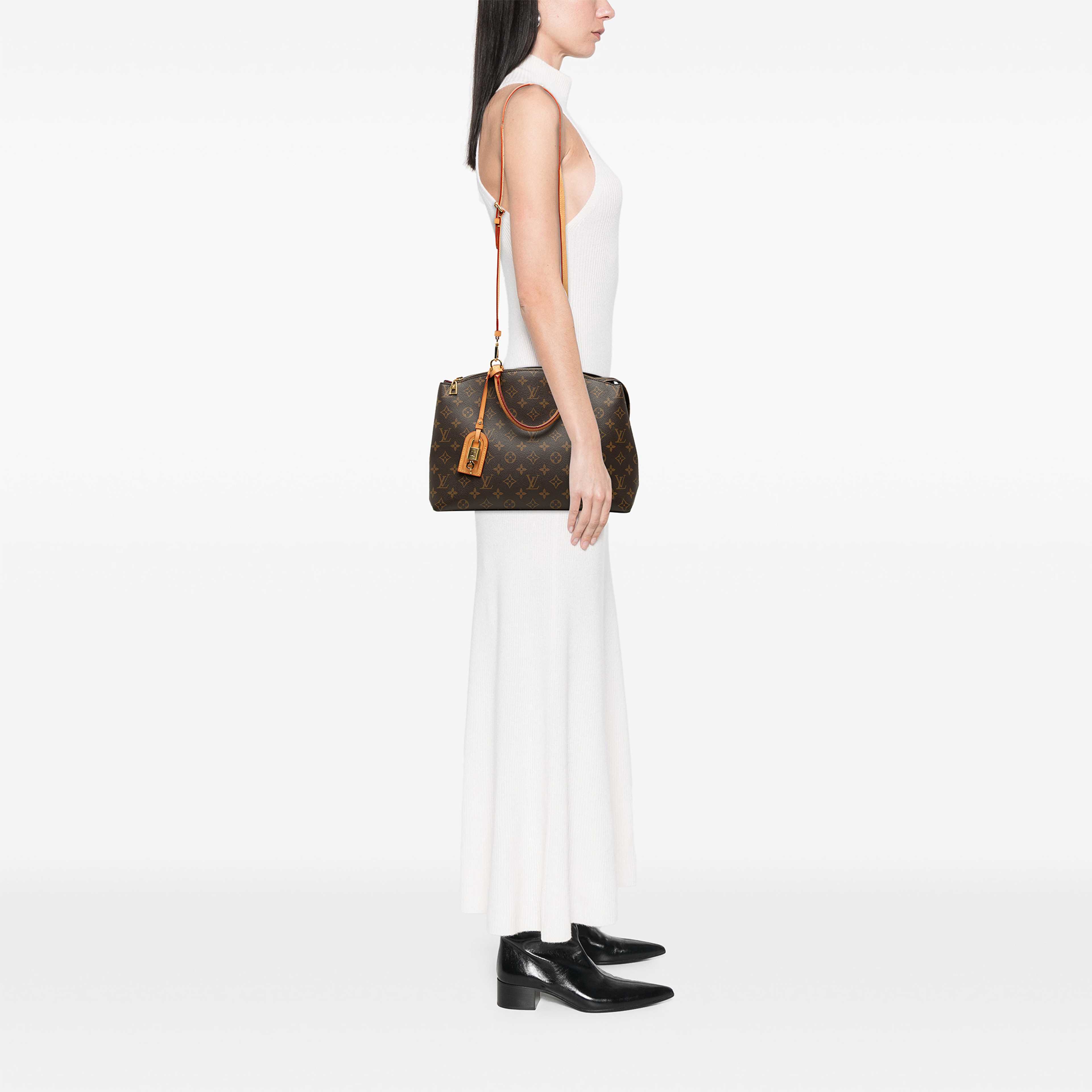Louis Vuitton Monogram Grand Palais, från Luxclusif, i färgen brun. Klicka för att öppna bilden i stort format