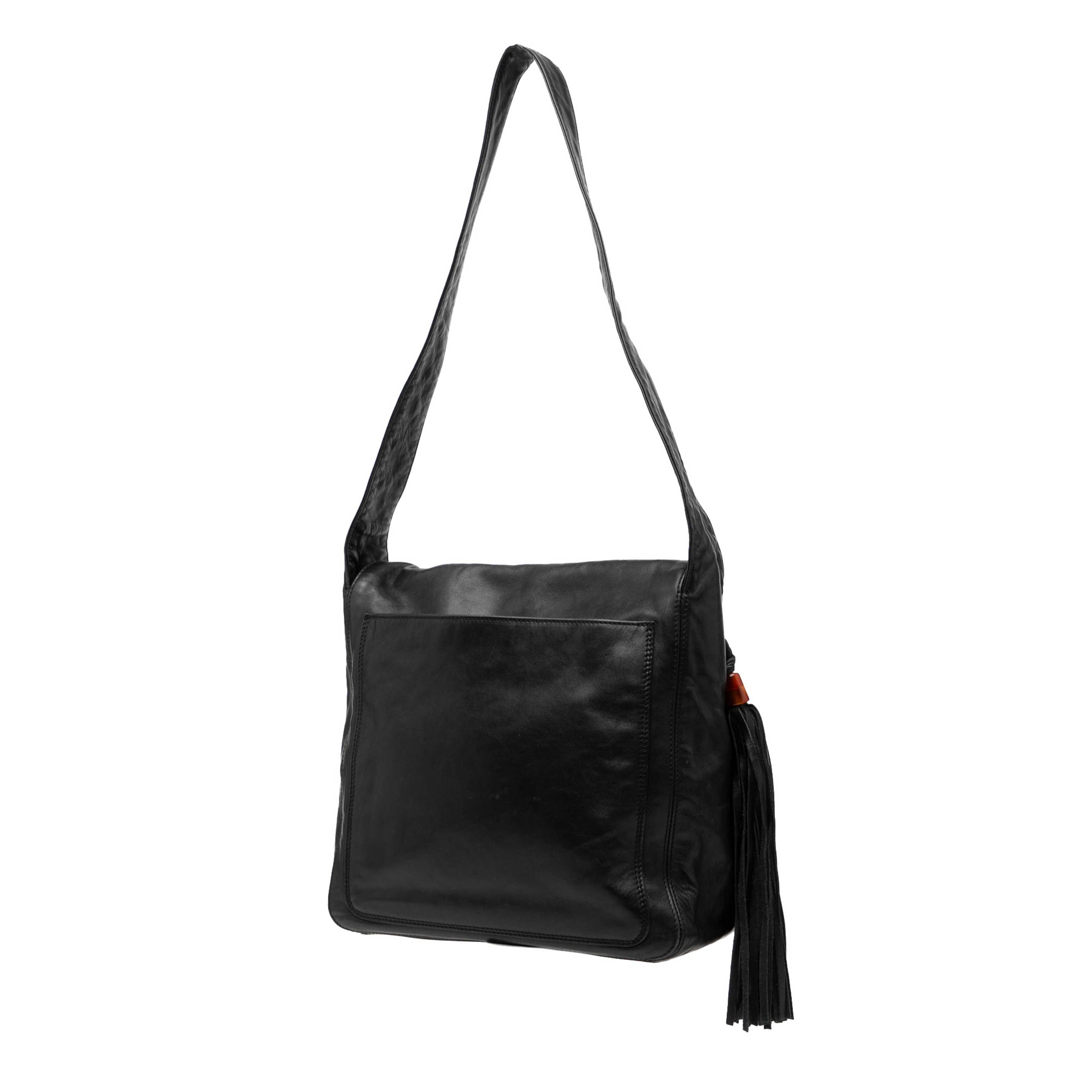 Chanel Cc Lambskin Tassel Flap Messenger Bag, från Luxclusif, i färgen black. Klicka för att öppna bilden i stort format