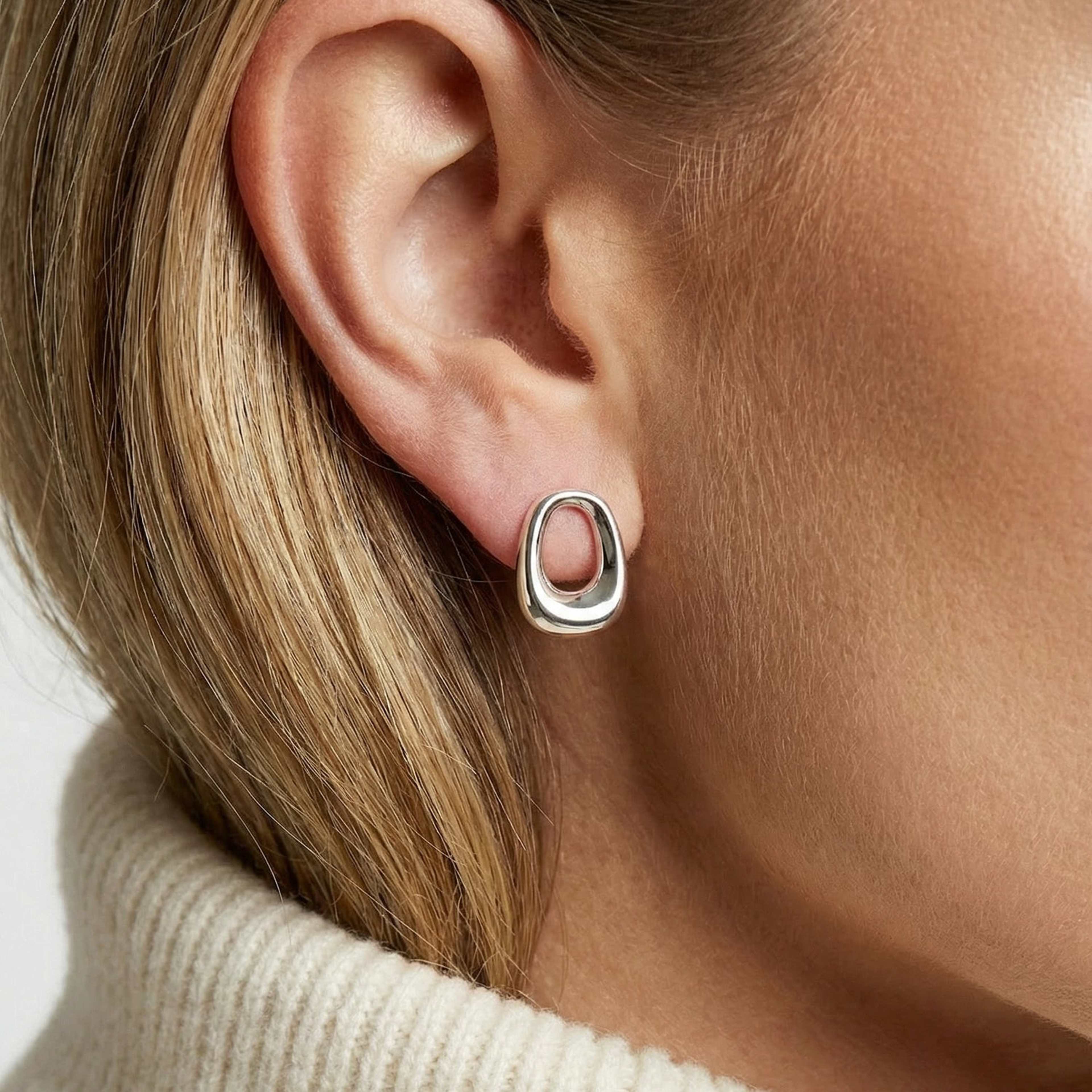 Örhängen Borsa Parvus, från Sif Jakobs Jewellery, i färgen 925 sterling silver. Klicka för att öppna bilden i stort format
