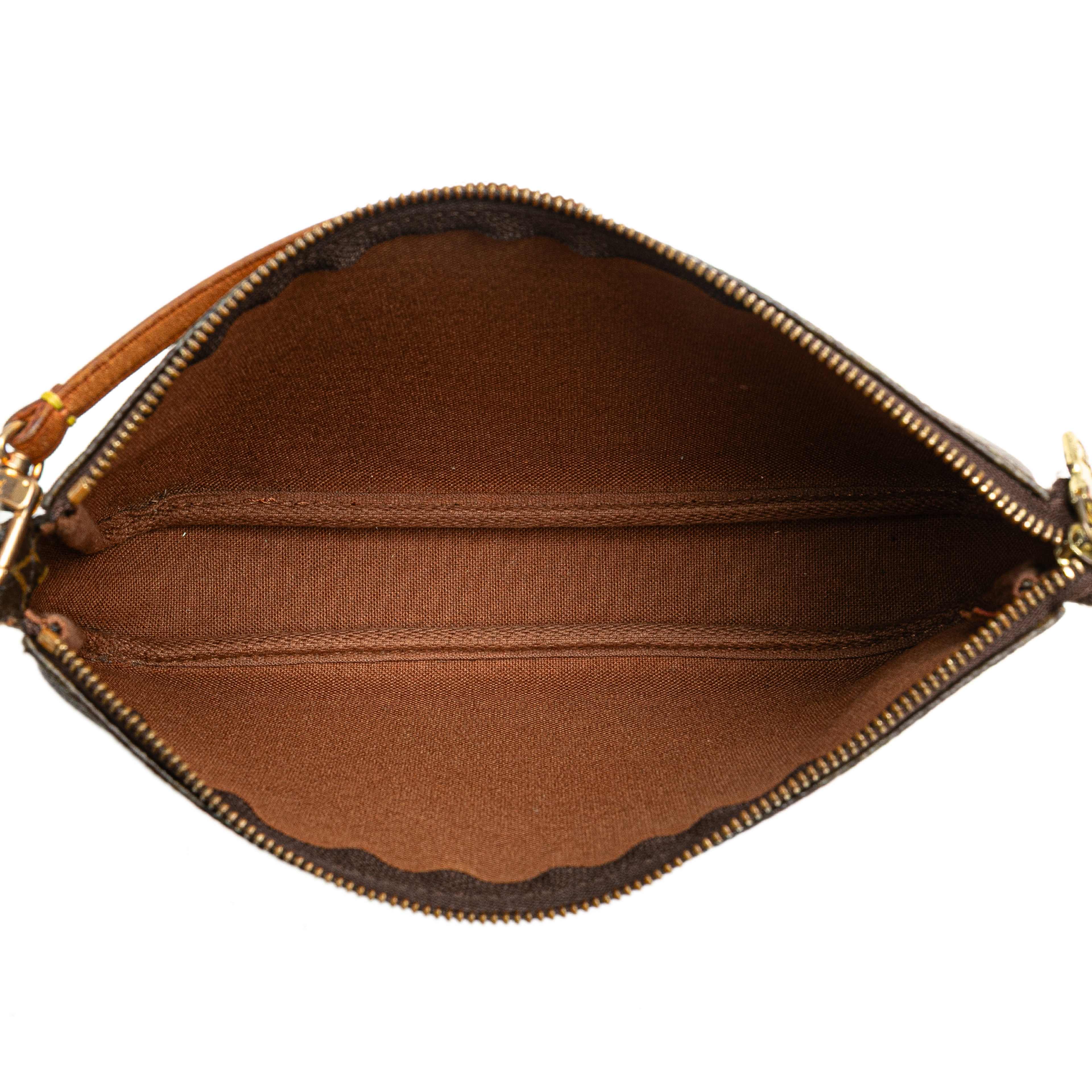Louis Vuitton Monogram Pochette Accessoires, från Luxclusif, i färgen brown. Klicka för att öppna bilden i stort format
