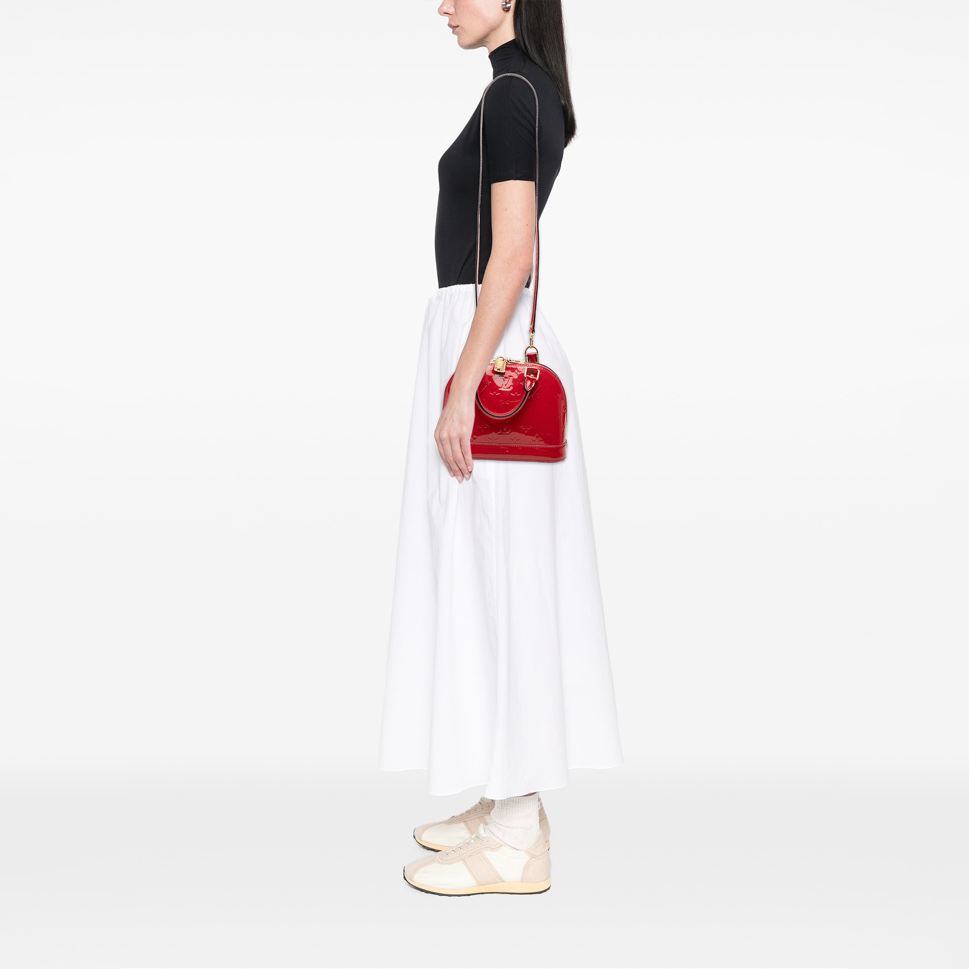 Louis Vuitton Monogram Vernis Alma Bb, från Luxclusif, i färgen rosa. Klicka för att öppna bilden i stort format