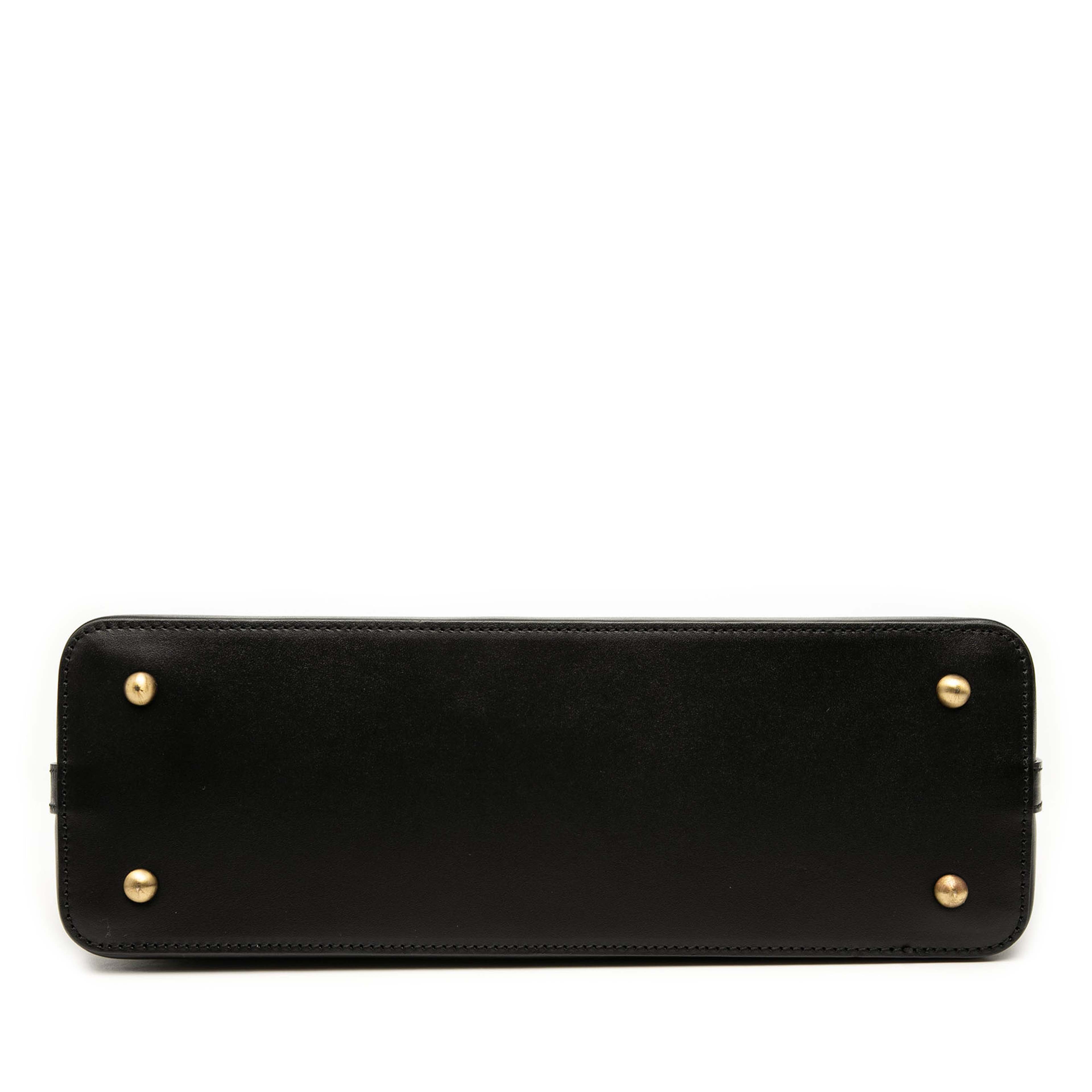 Burberry Leather Handbag, från Luxclusif, i färgen black. Klicka för att öppna bilden i stort format