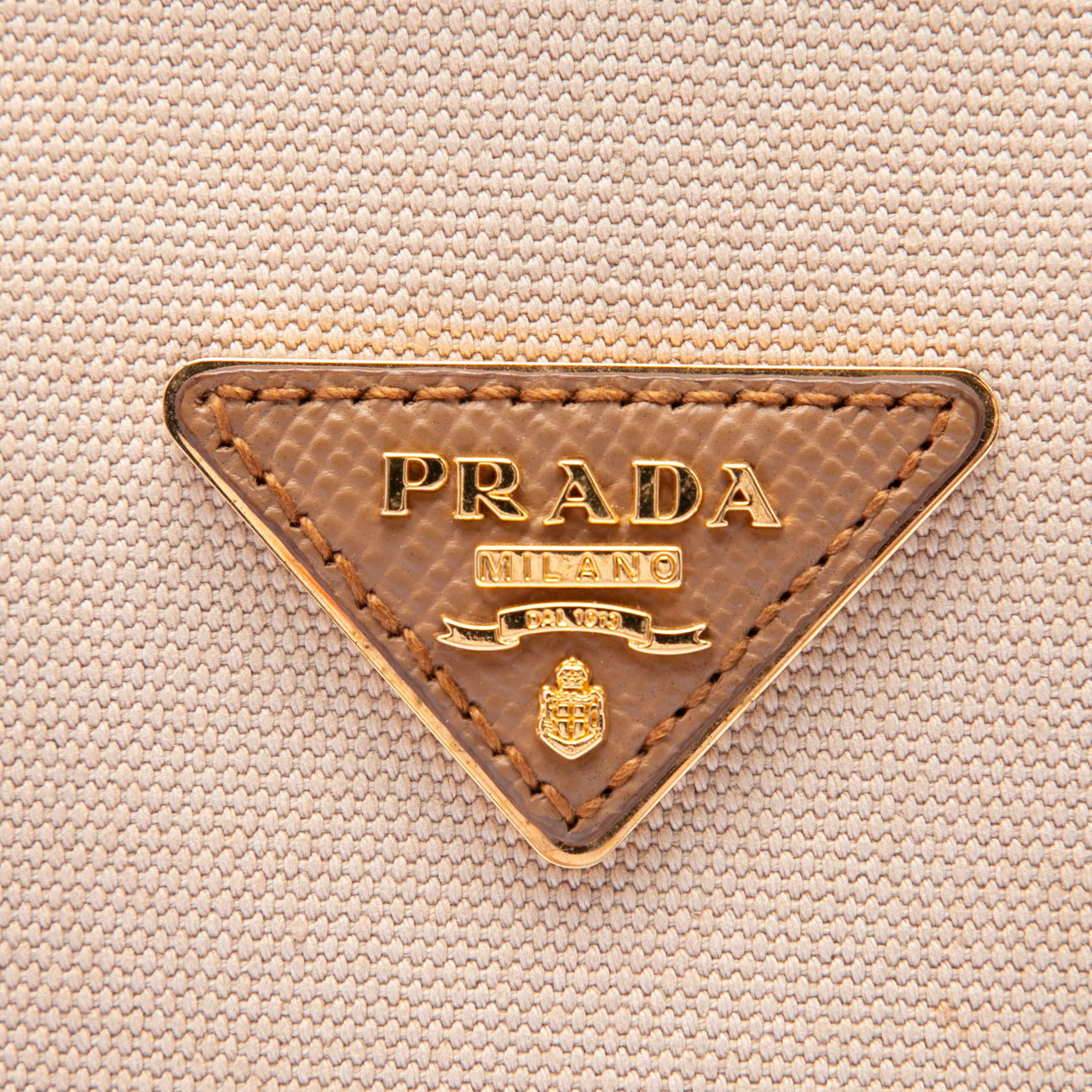 Prada Medium Canvas And Saffiano Cuir Double Satchel, från Luxclusif, i färgen beige. Klicka för att öppna bilden i stort format