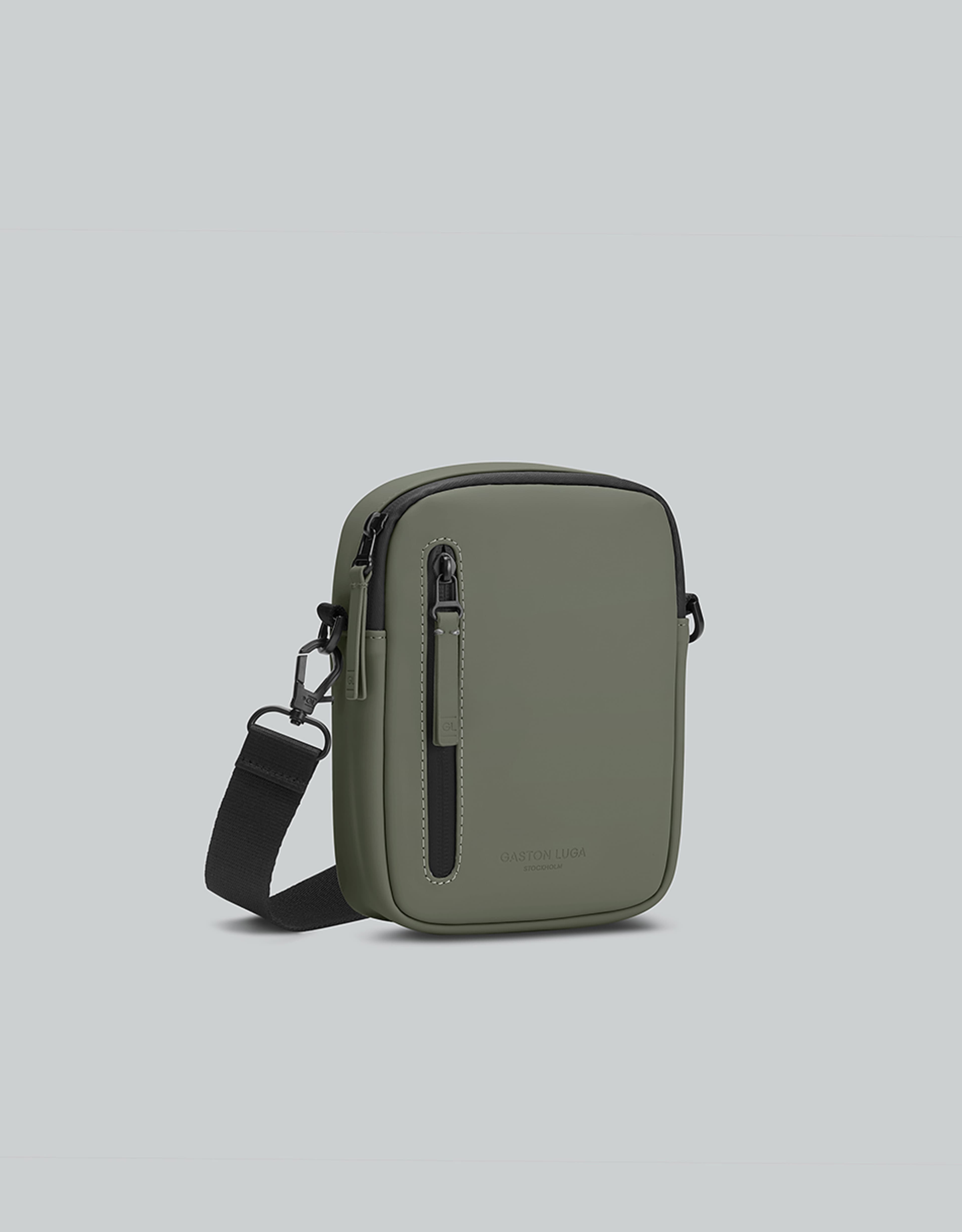 Däsh Verti Crossbody, från Gaston Luga, i färgen olive. Klicka för att öppna bilden i stort format