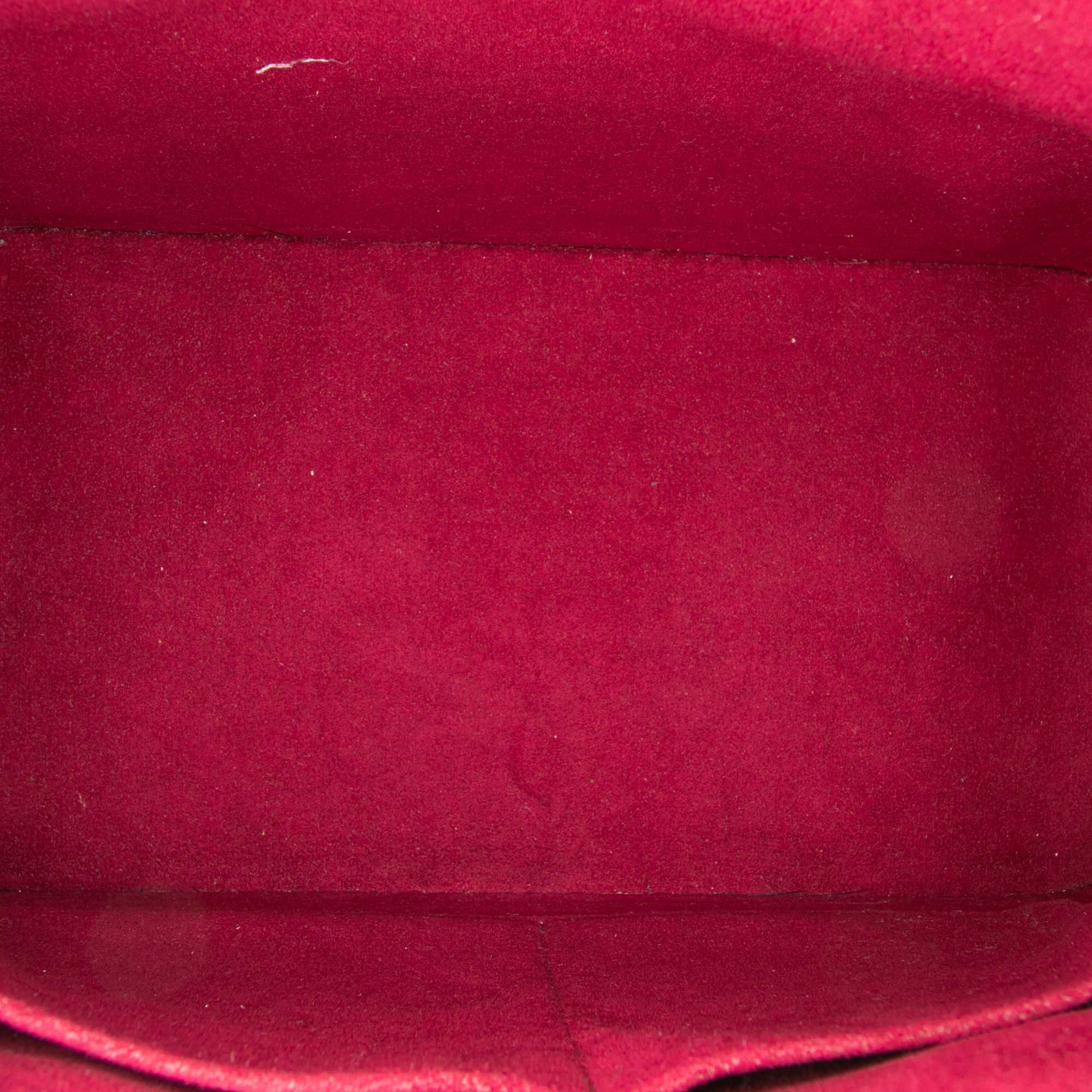 Louis Vuitton Epi Alma Pm, från Luxclusif, i färgen dark pink.
