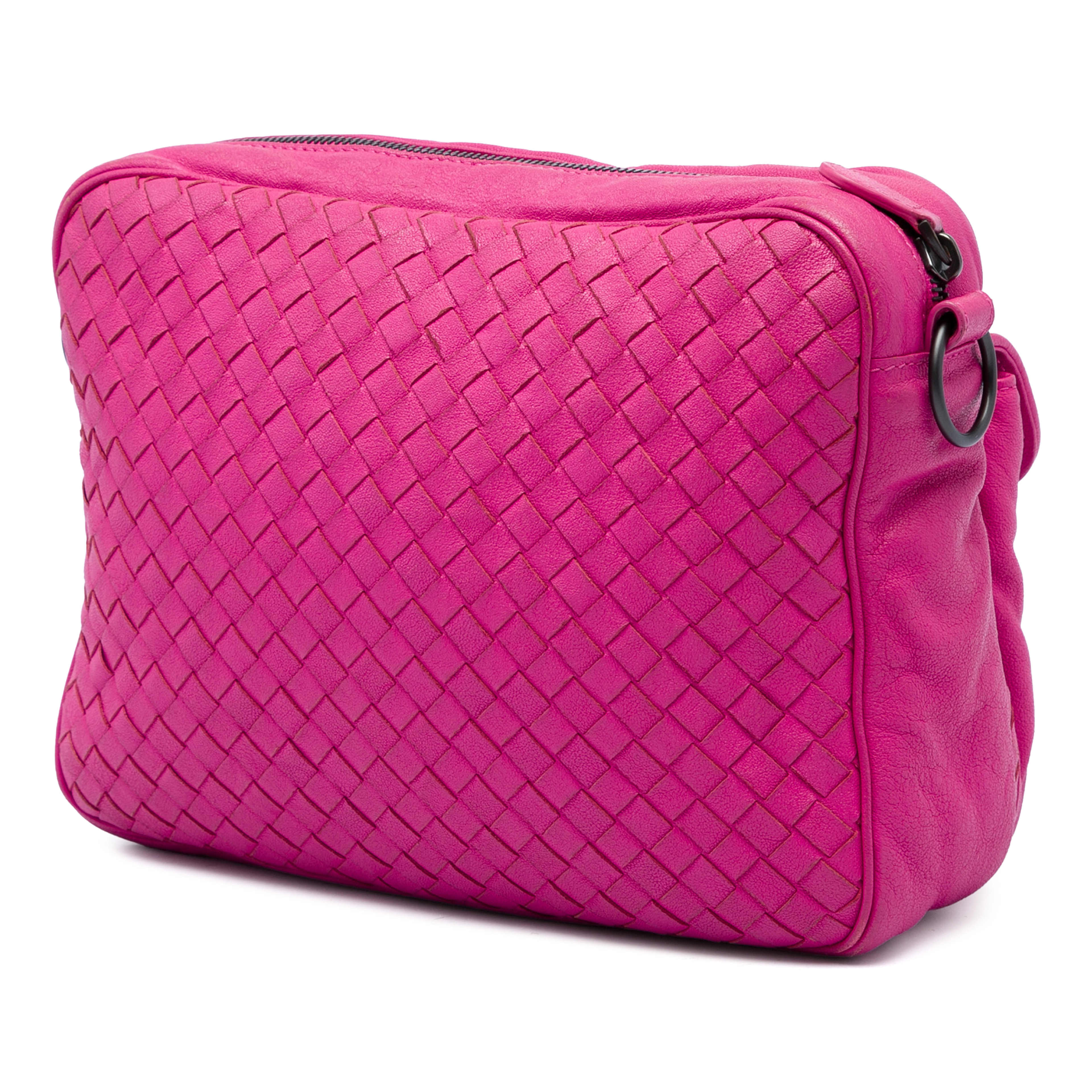 Bottega Veneta Nappa Intrecciato Front Pocket Messenger Bag, från Luxclusif, i färgen rosa. Klicka för att öppna bilden i stort format