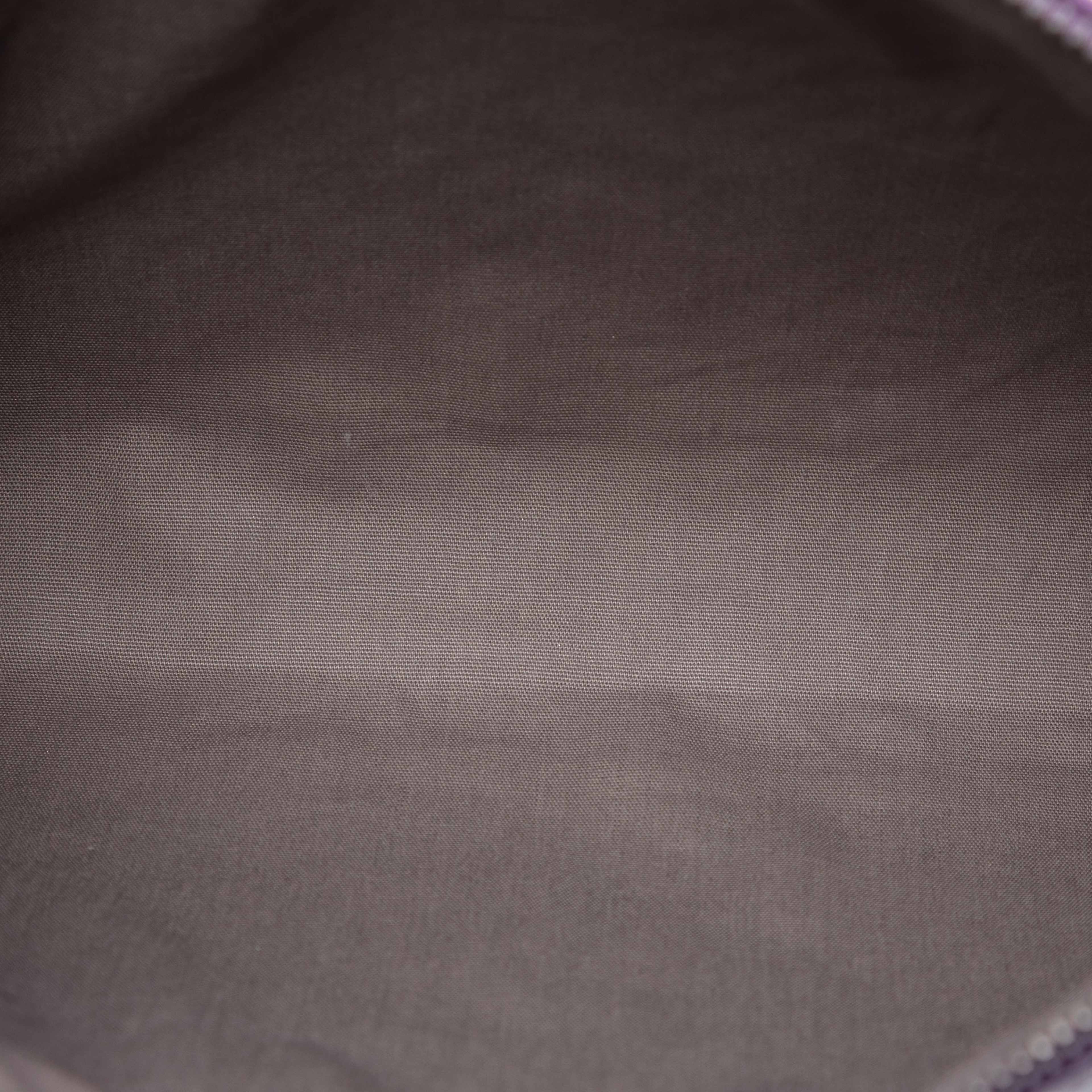 Bottega Veneta Nappa Intrecciato Wristlet Clutch, från Luxclusif, i färgen dark purple. Klicka för att öppna bilden i stort format