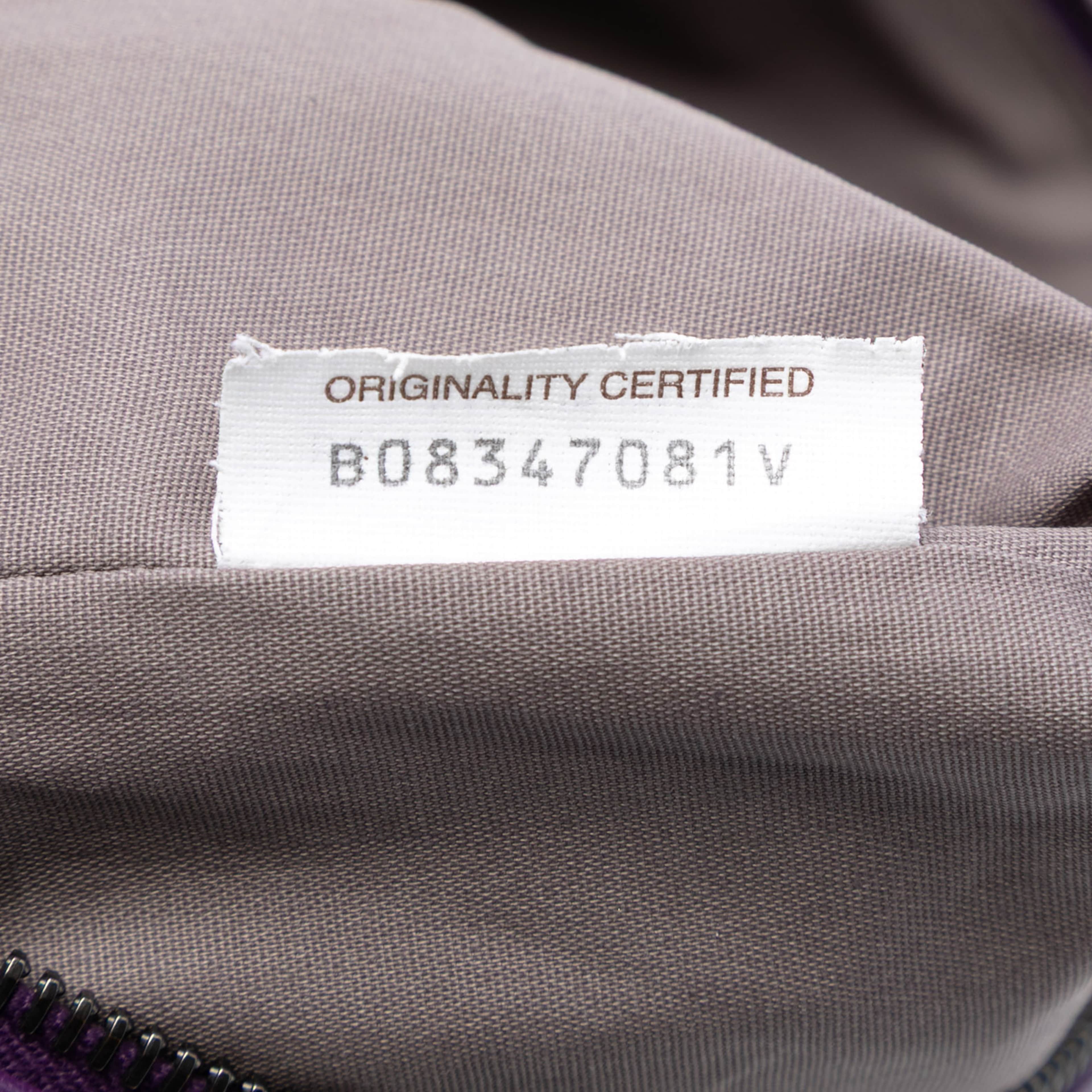 Bottega Veneta Nappa Intrecciato Wristlet Clutch, från Luxclusif, i färgen dark purple. Klicka för att öppna bilden i stort format