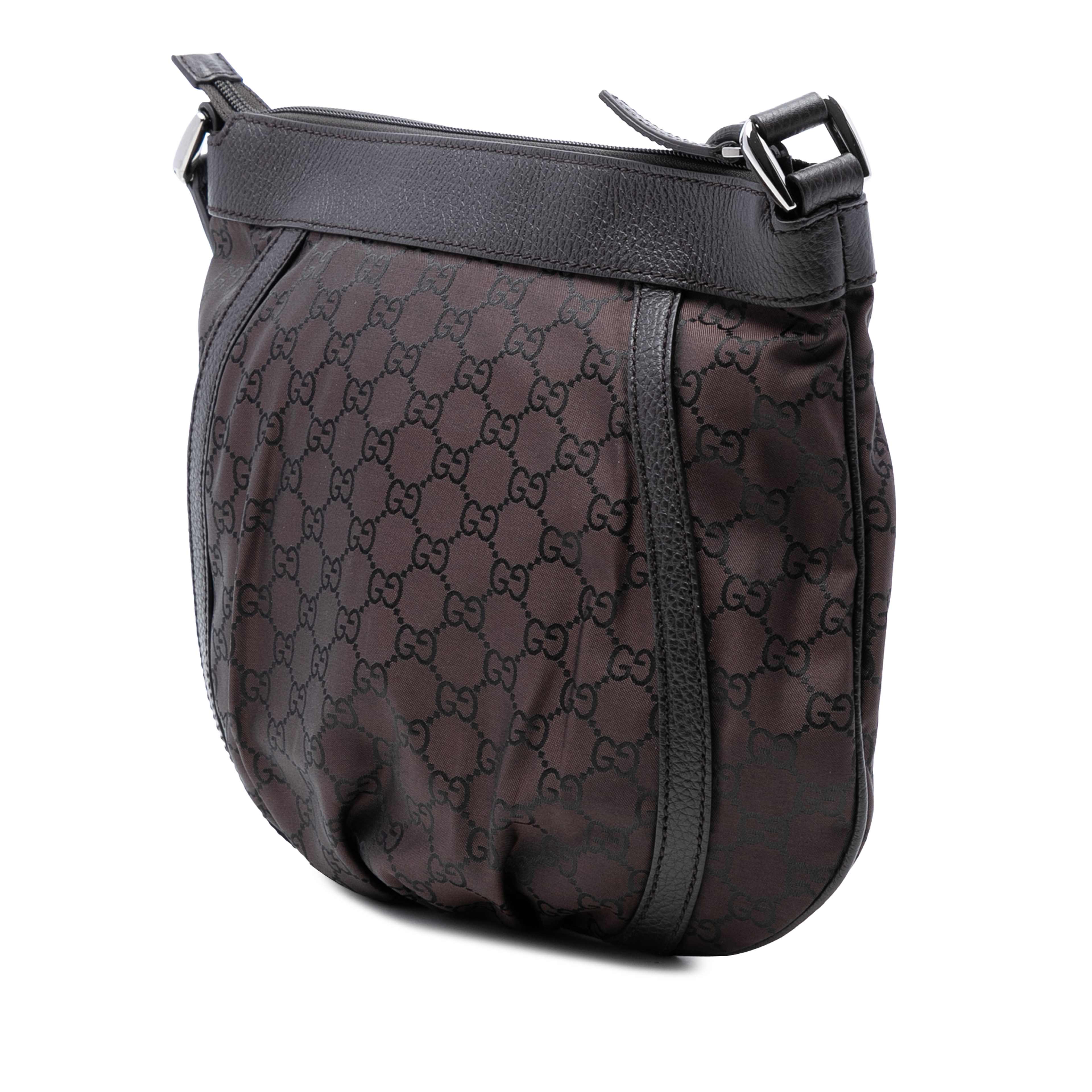 Gucci Gg Nylon Abbey D Ring Crossbody, från Luxclusif, i färgen dark brown. Klicka för att öppna bilden i stort format