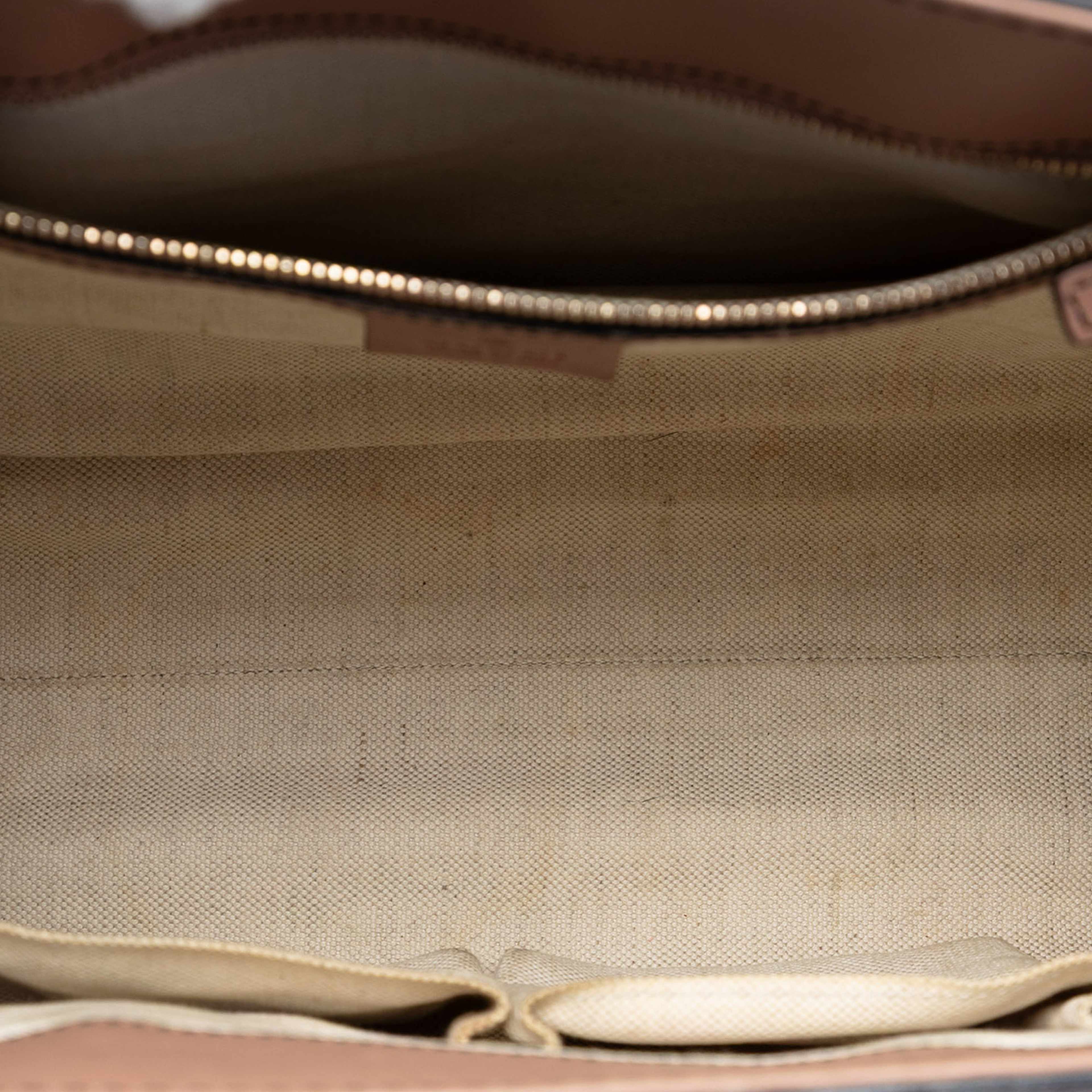 Gucci Large Guccissima Emily Shoulder Bag, från Luxclusif, i färgen nude. Klicka för att öppna bilden i stort format