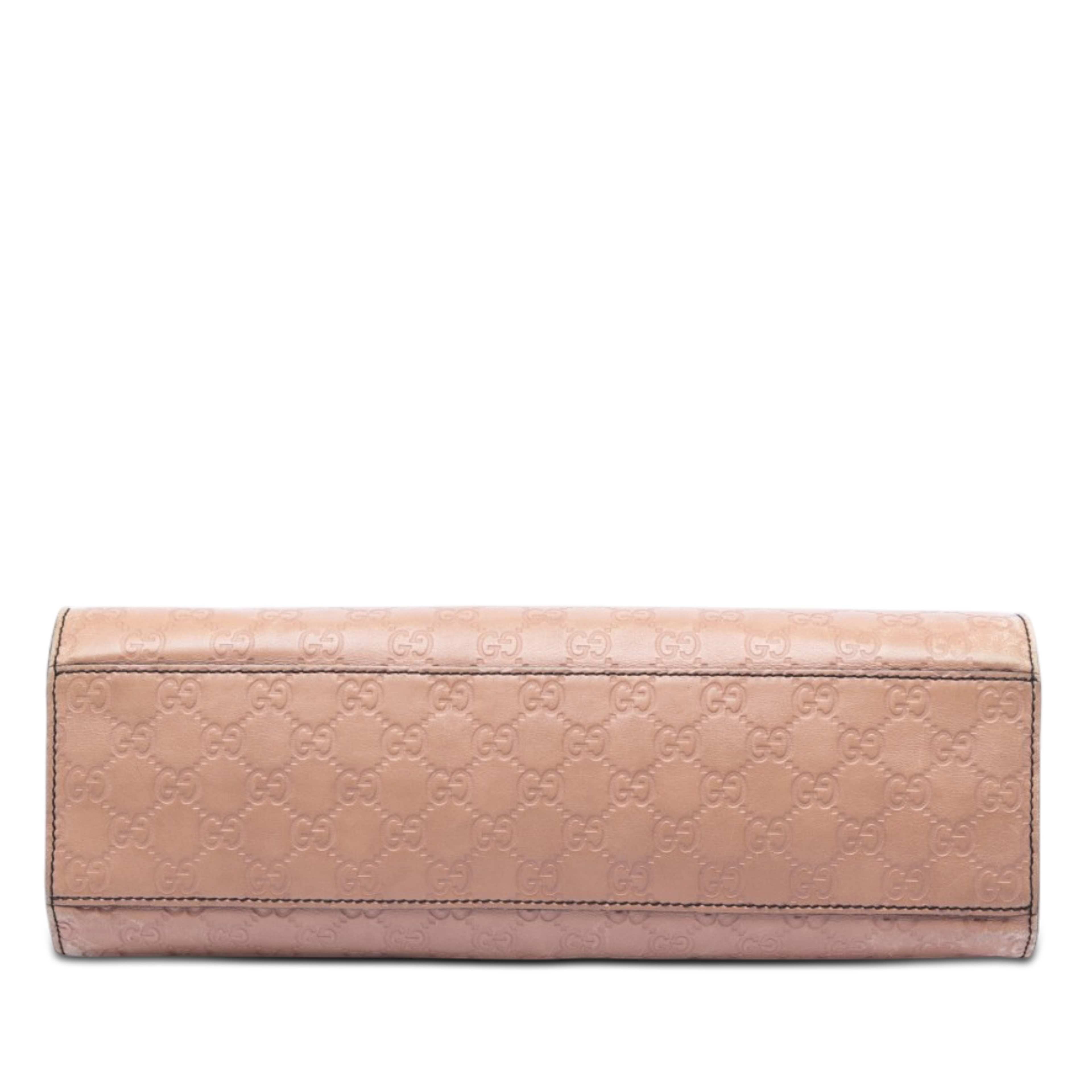 Gucci Large Guccissima Emily Shoulder Bag, från Luxclusif, i färgen nude. Klicka för att öppna bilden i stort format