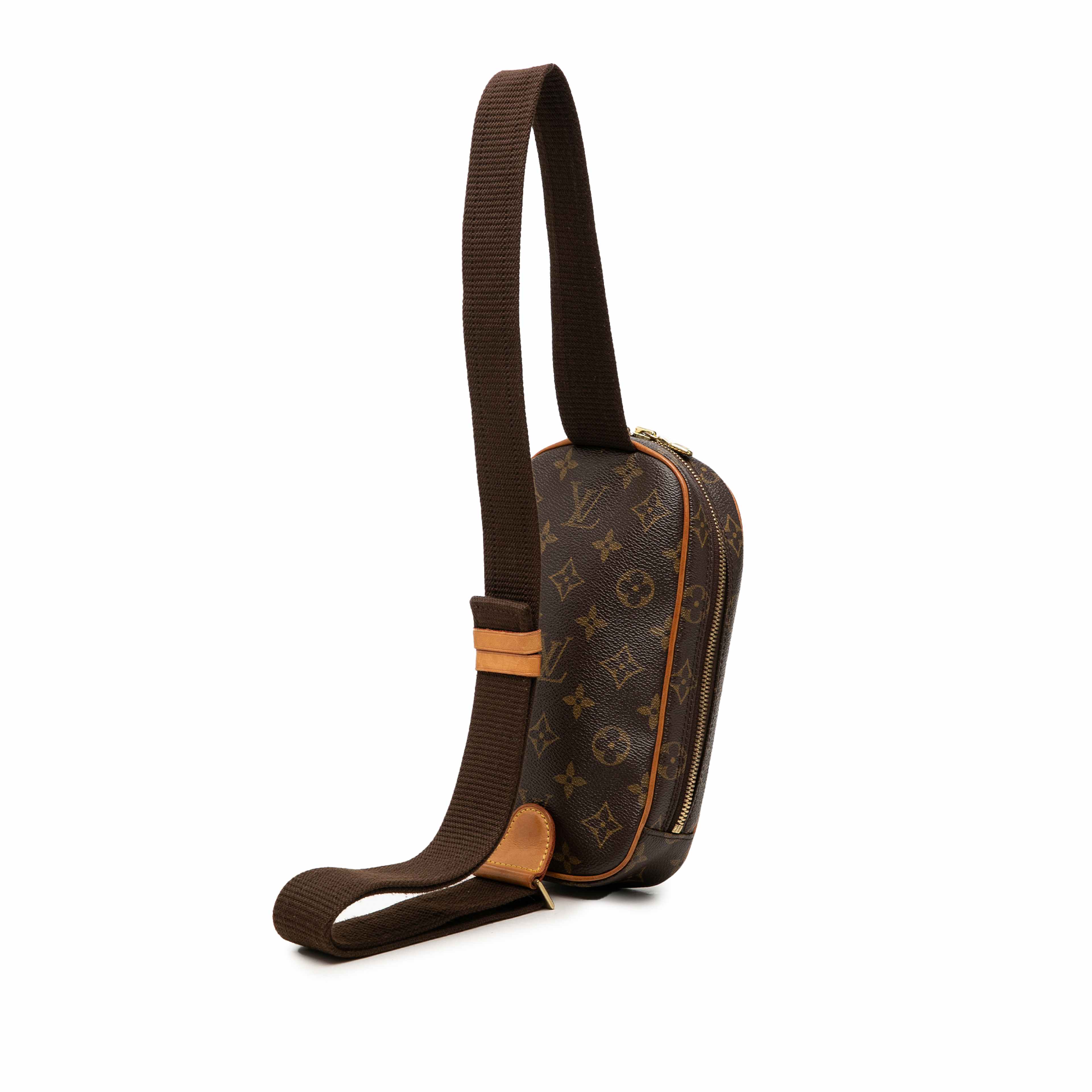 Louis Vuitton Monogram Pochette Gange, från Luxclusif, i färgen brun. Klicka för att öppna bilden i stort format