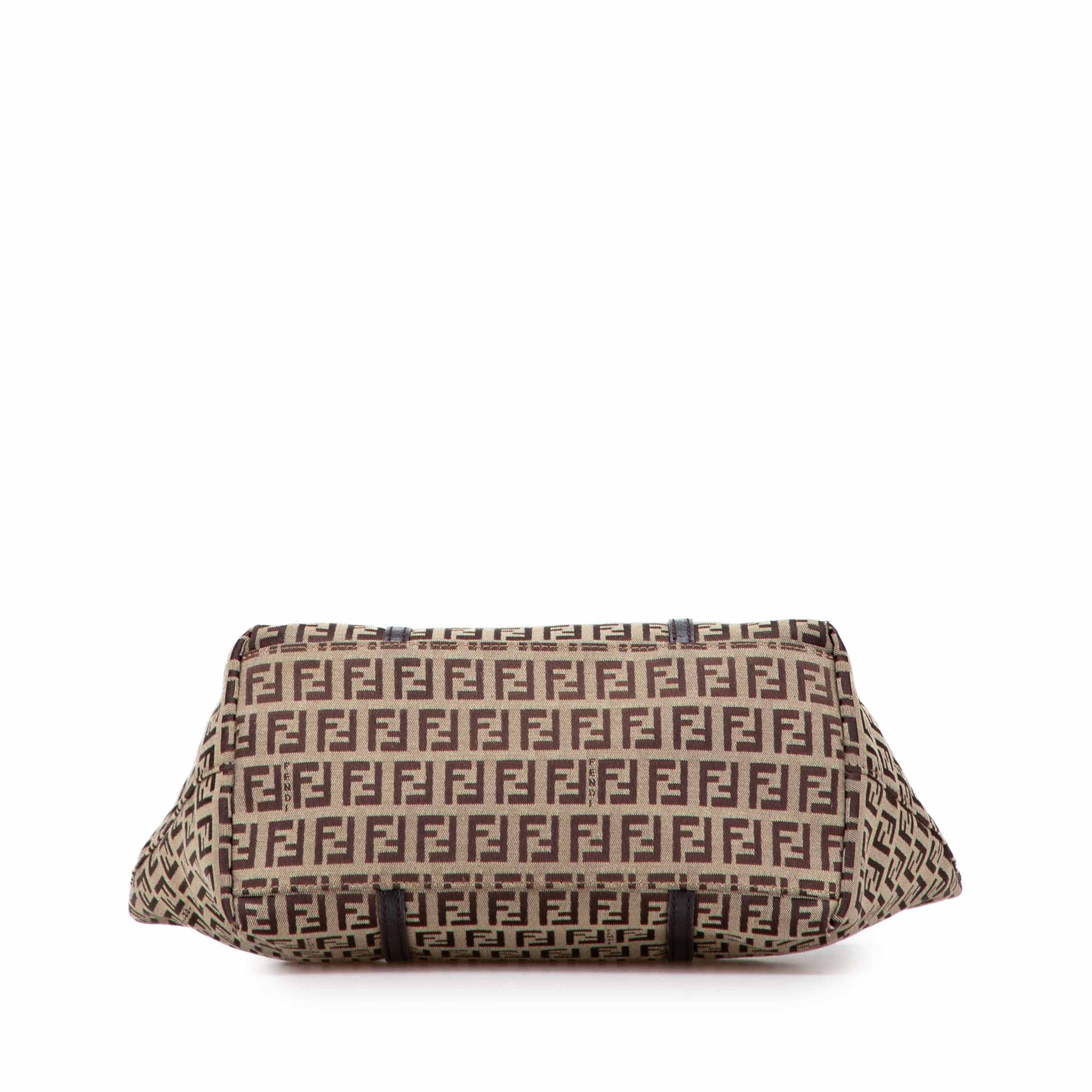 Fendi Mini Zucchino Canvas Superstar Tote, från Luxclusif, i färgen beige. Klicka för att öppna bilden i stort format