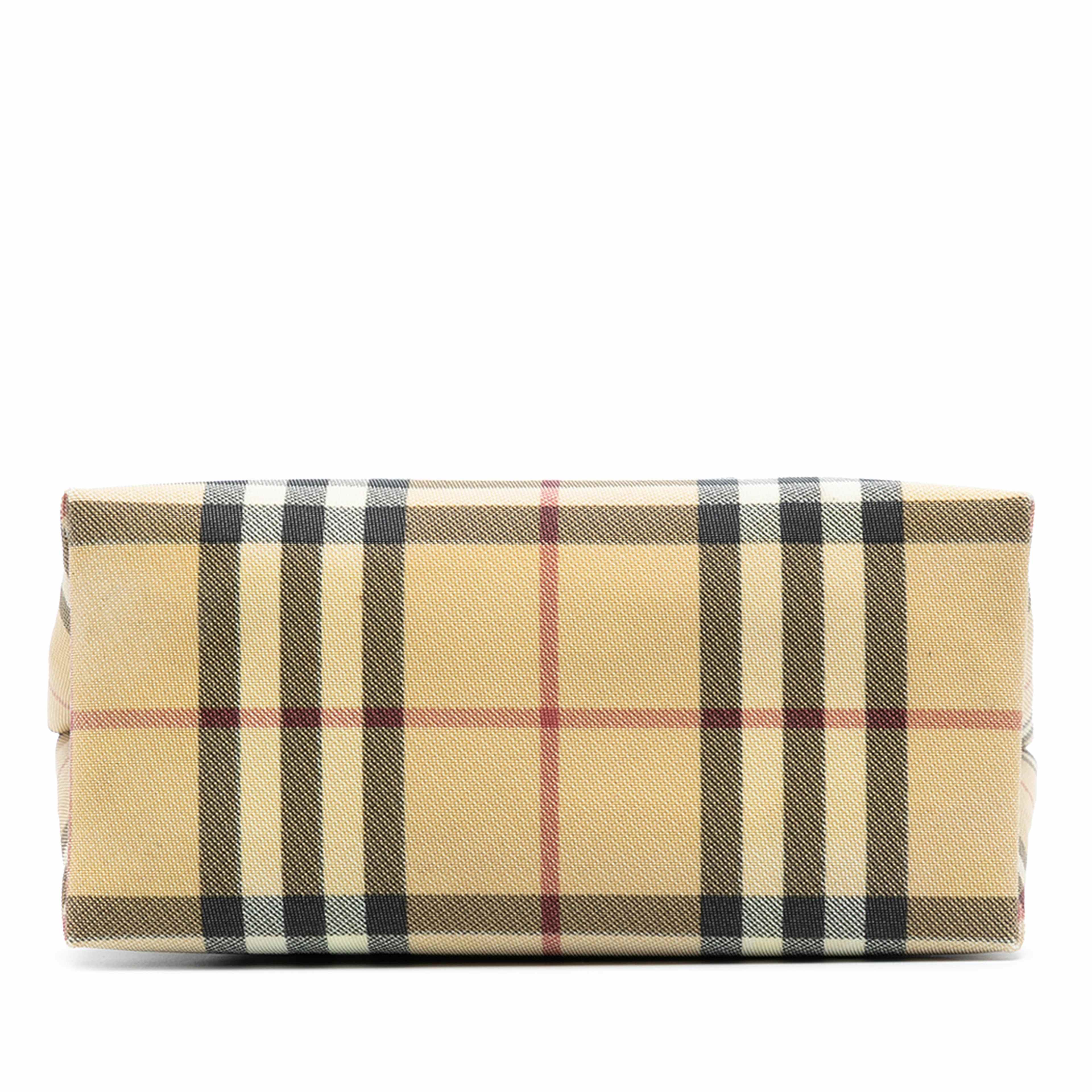 Burberry House Check Coated Canvas Handbag, från Luxclusif, i färgen beige. Klicka för att öppna bilden i stort format