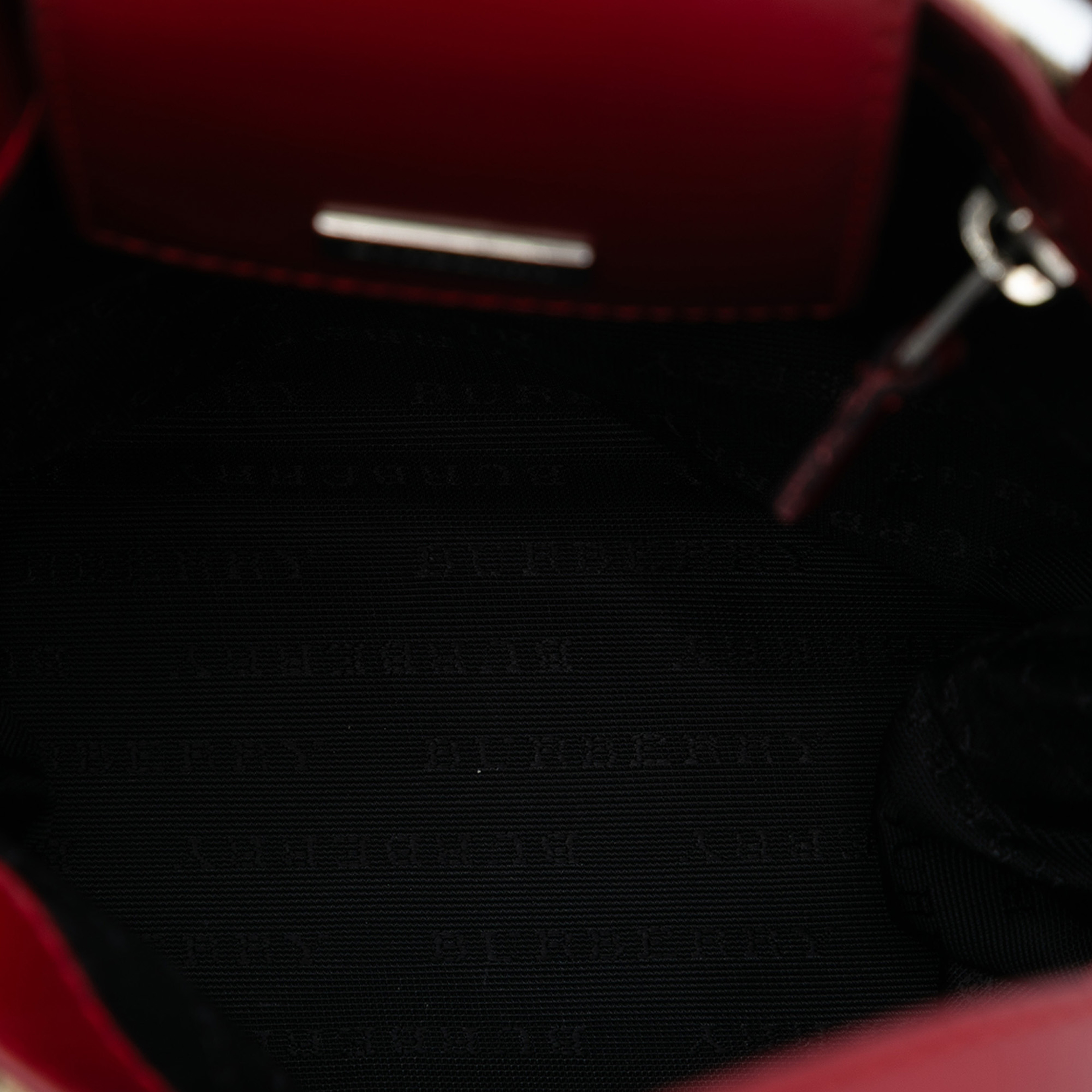 Burberry House Check Coated Canvas Handbag, från Luxclusif, i färgen beige. Klicka för att öppna bilden i stort format