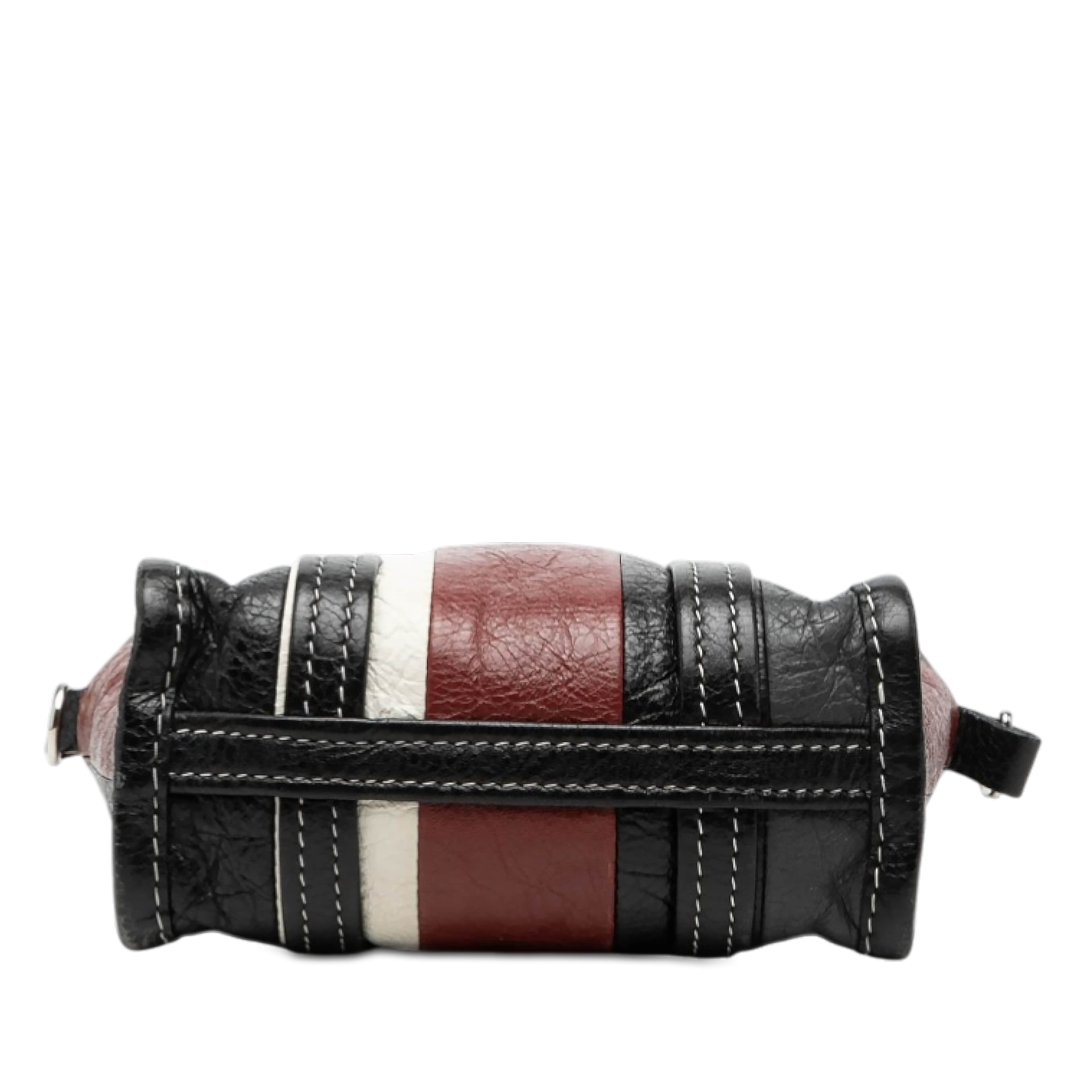 Balenciaga Xxs Lambskin Bazar Shopper Satchel, från Luxclusif, i färgen svart. Klicka för att öppna bilden i stort format