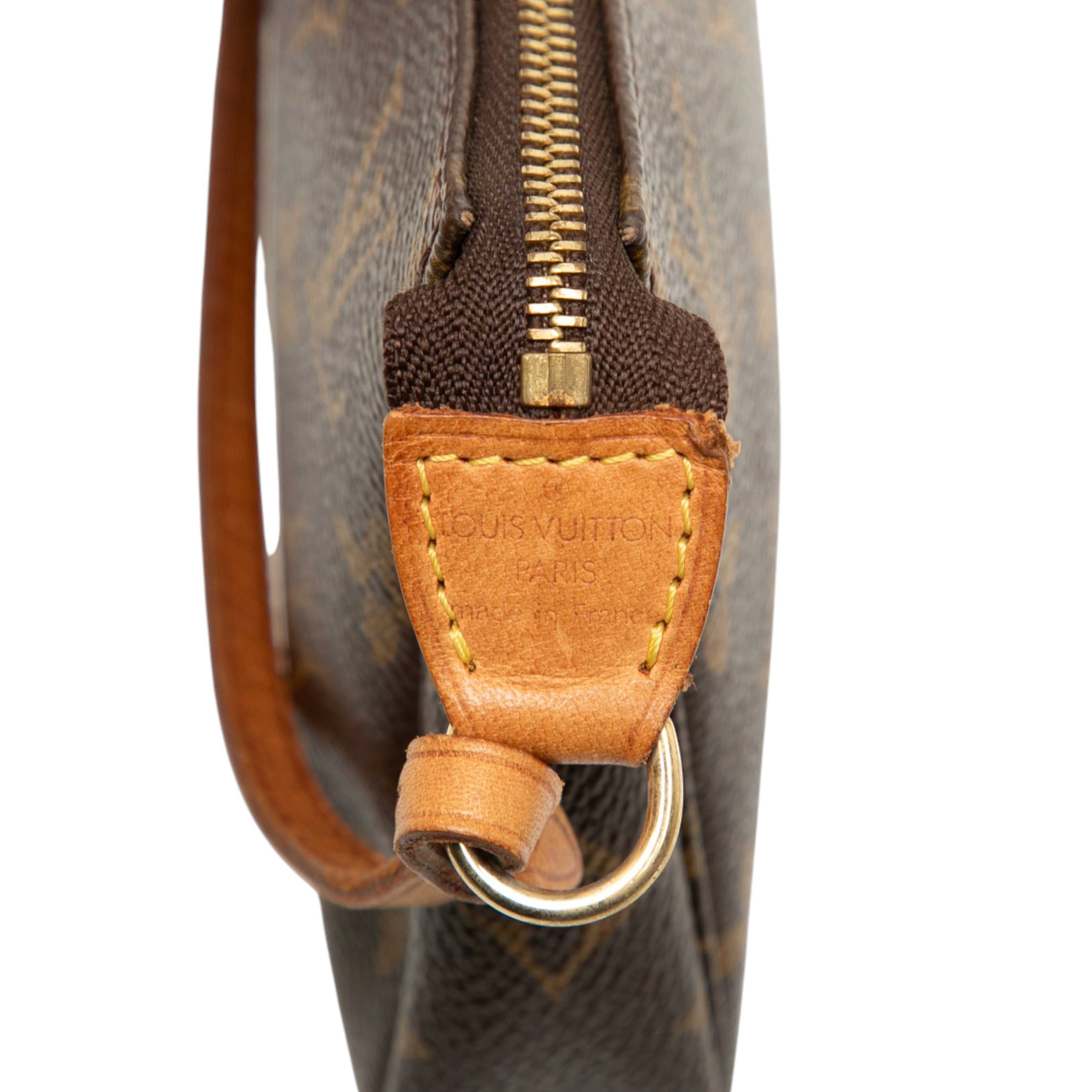 Louis Vuitton Monogram Pochette Accessoires, från Luxclusif, i färgen brown. Klicka för att öppna bilden i stort format