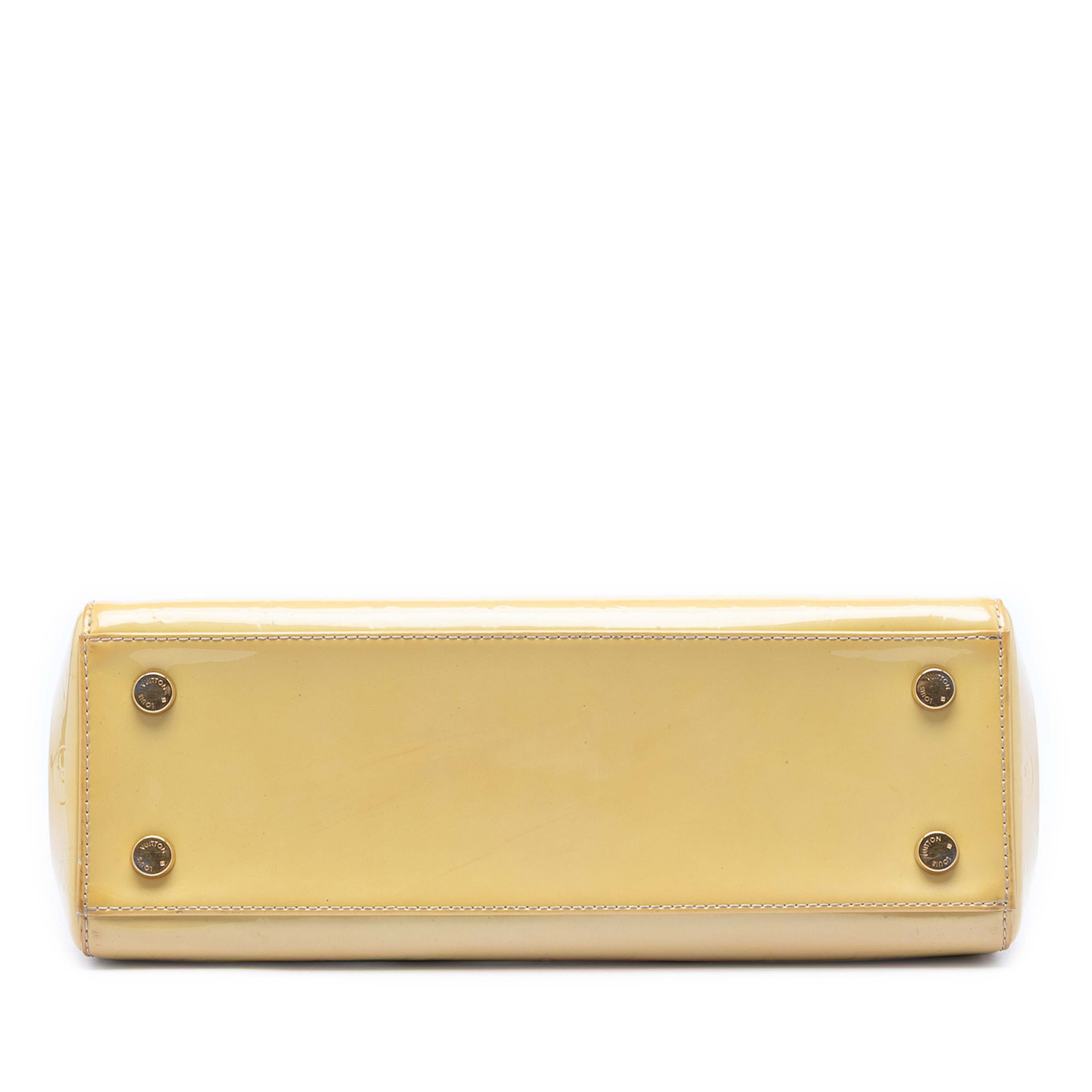 Louis Vuitton Monogram Vernis Brea Mm, från Luxclusif, i färgen yellow. Klicka för att öppna bilden i stort format