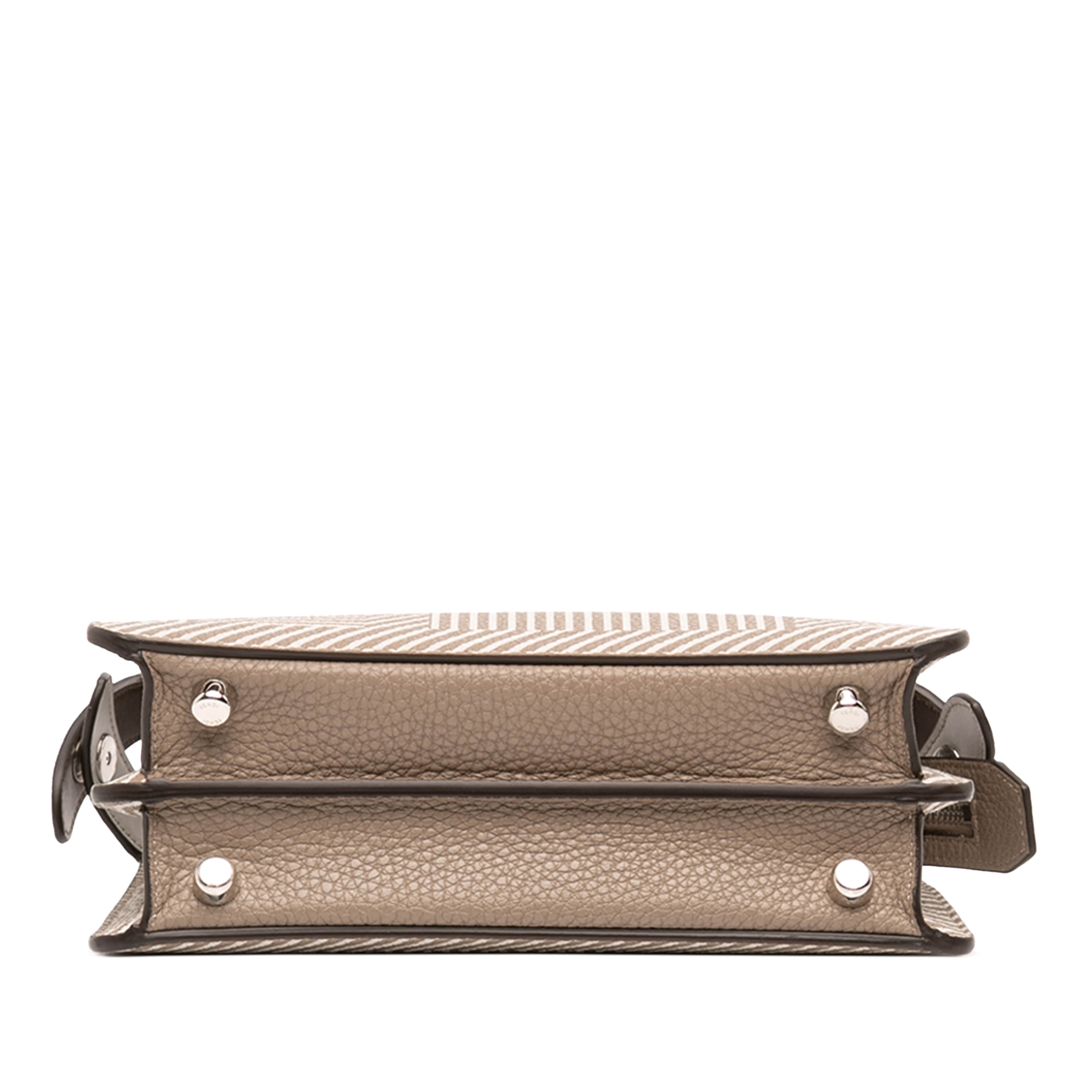 Fendi Small Zucca Leather Peekaboo Iseeu Satchel, från Luxclusif, i färgen brun. Klicka för att öppna bilden i stort format
