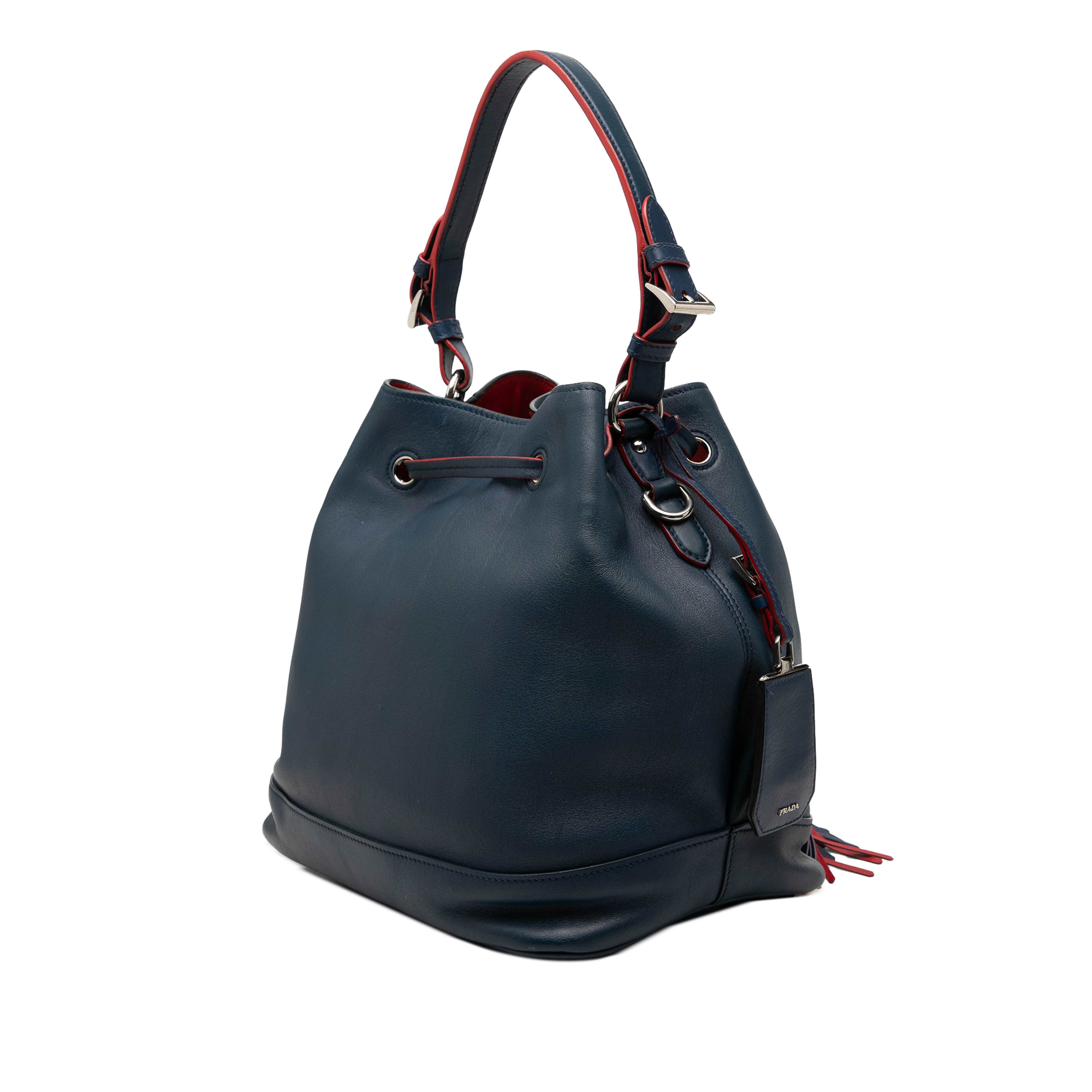 Prada Soft Calf Tassel Convertible Drawstring Bucket Bag, från Luxclusif, i färgen navy. Klicka för att öppna bilden i stort format