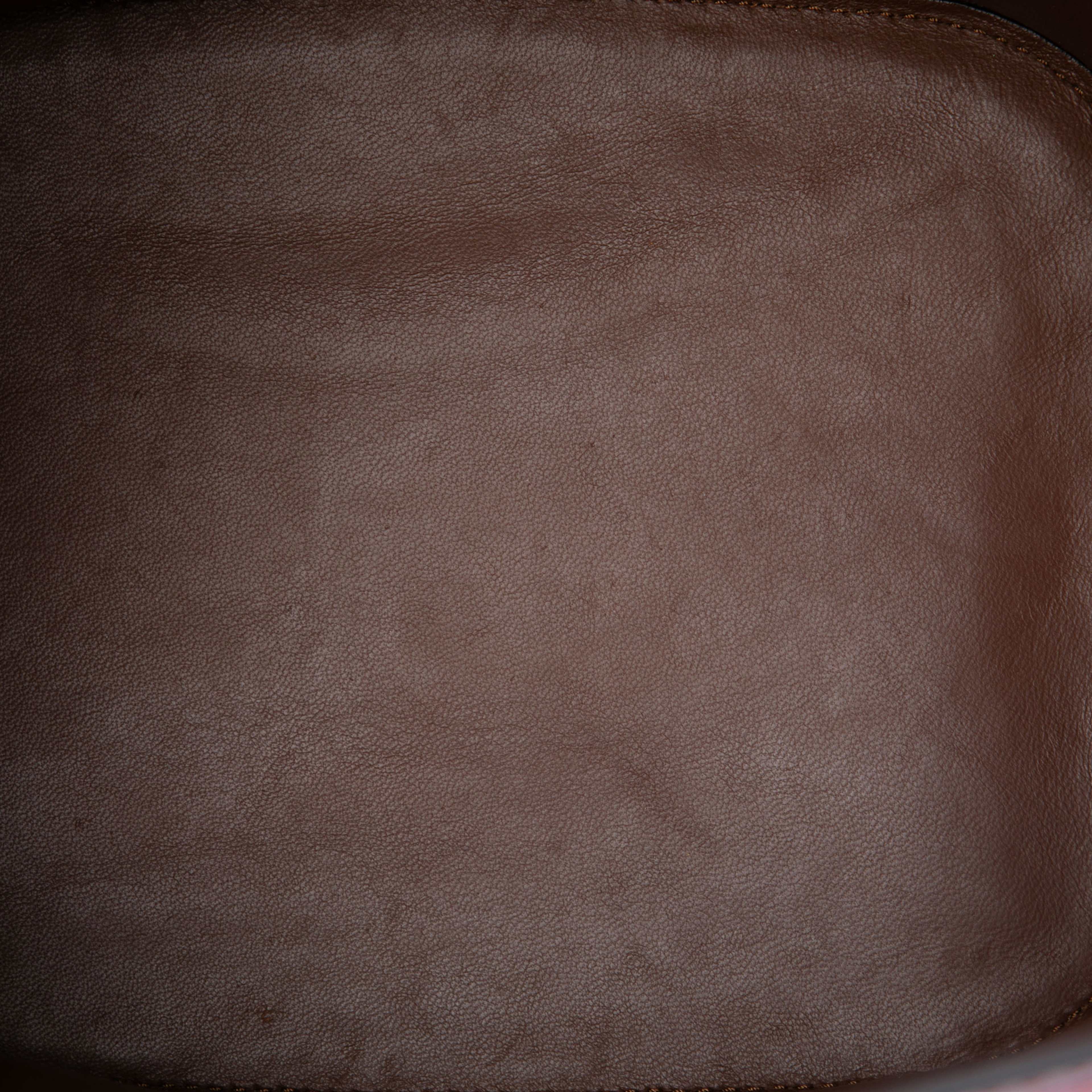 Burberry Small Leather Peggy Bucket Bag, från Luxclusif, i färgen red. Klicka för att öppna bilden i stort format