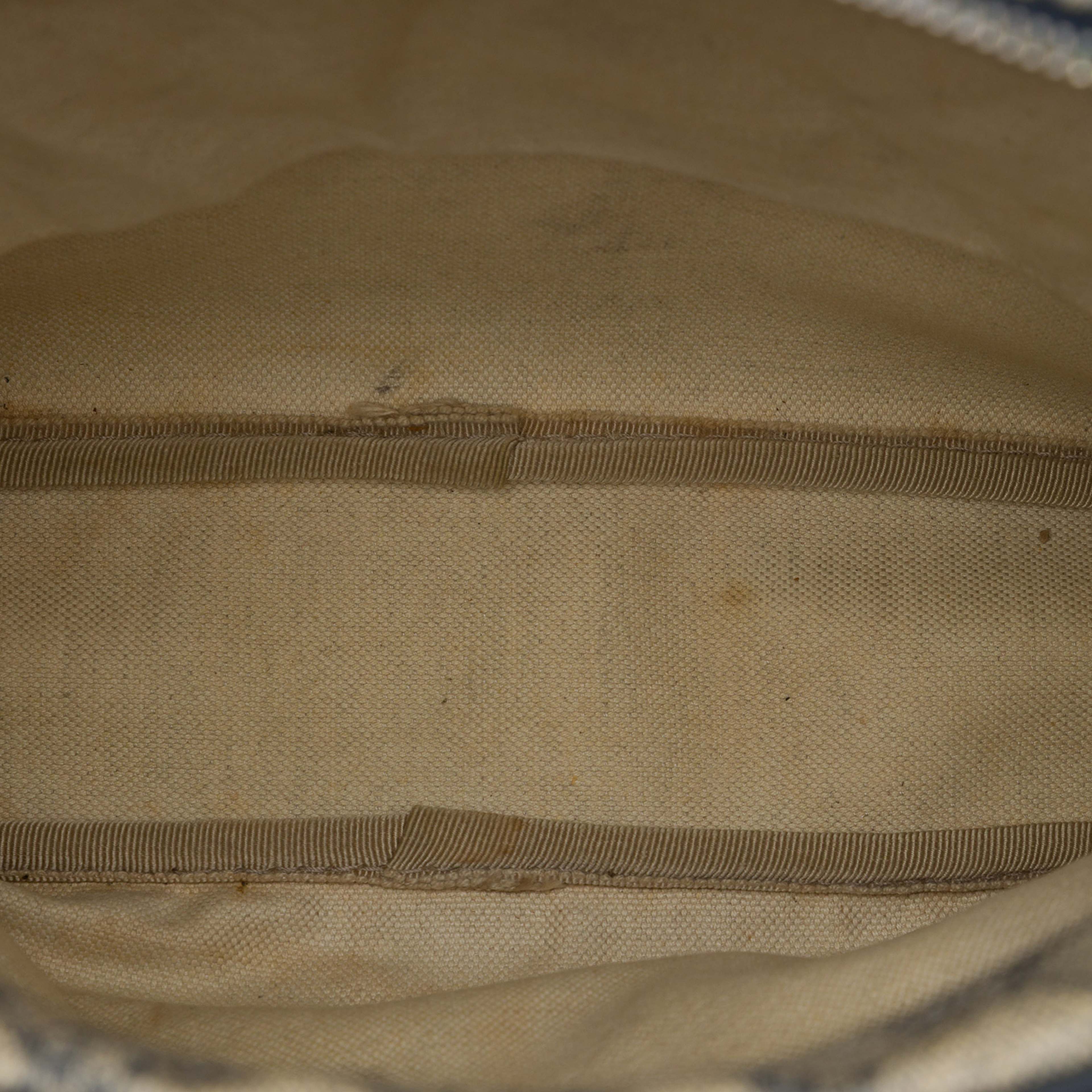 Gucci Gg Supreme Crossbody, från Luxclusif, i färgen beige. Klicka för att öppna bilden i stort format