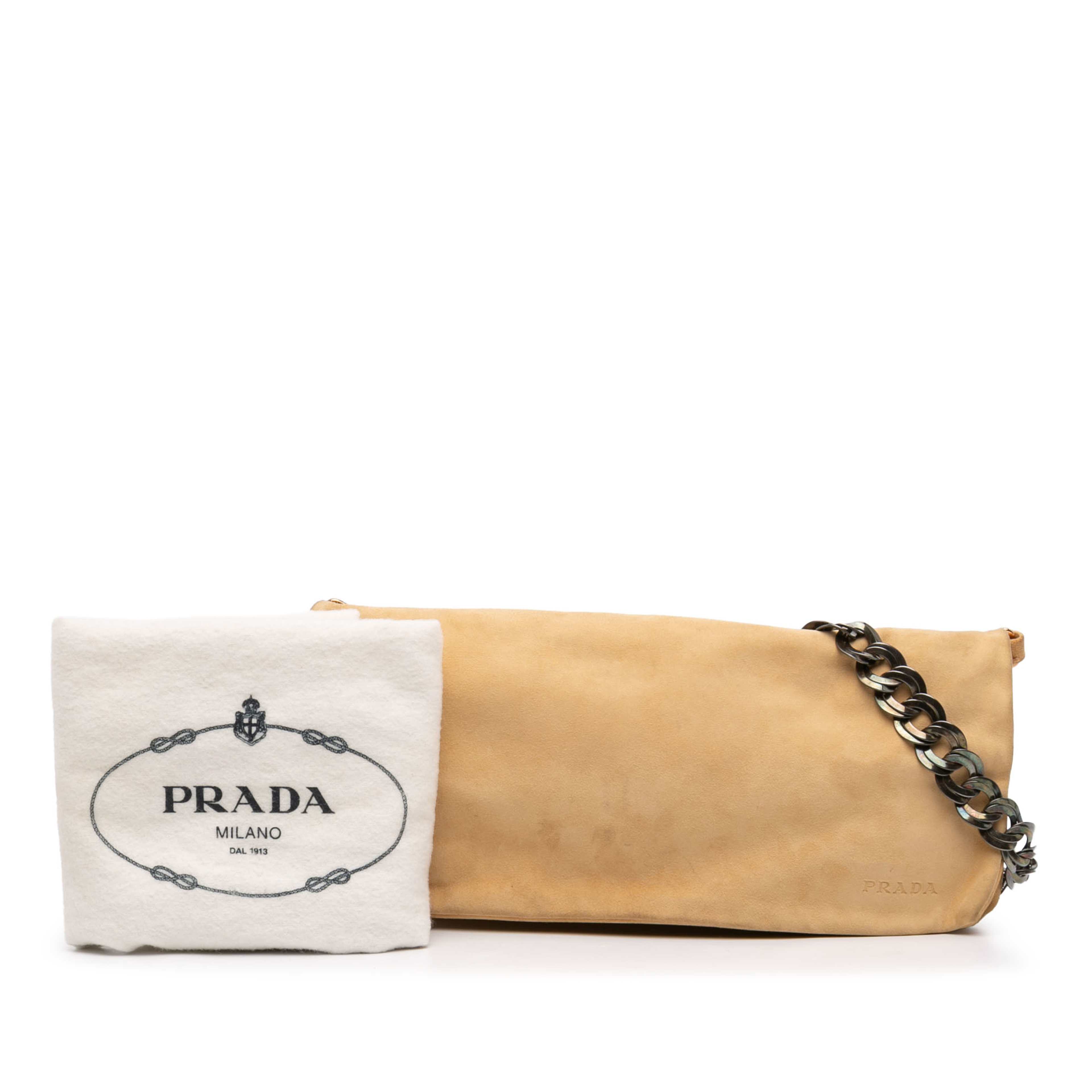 Prada Suede Chain Pochette, från Luxclusif, i färgen beige. Klicka för att öppna bilden i stort format