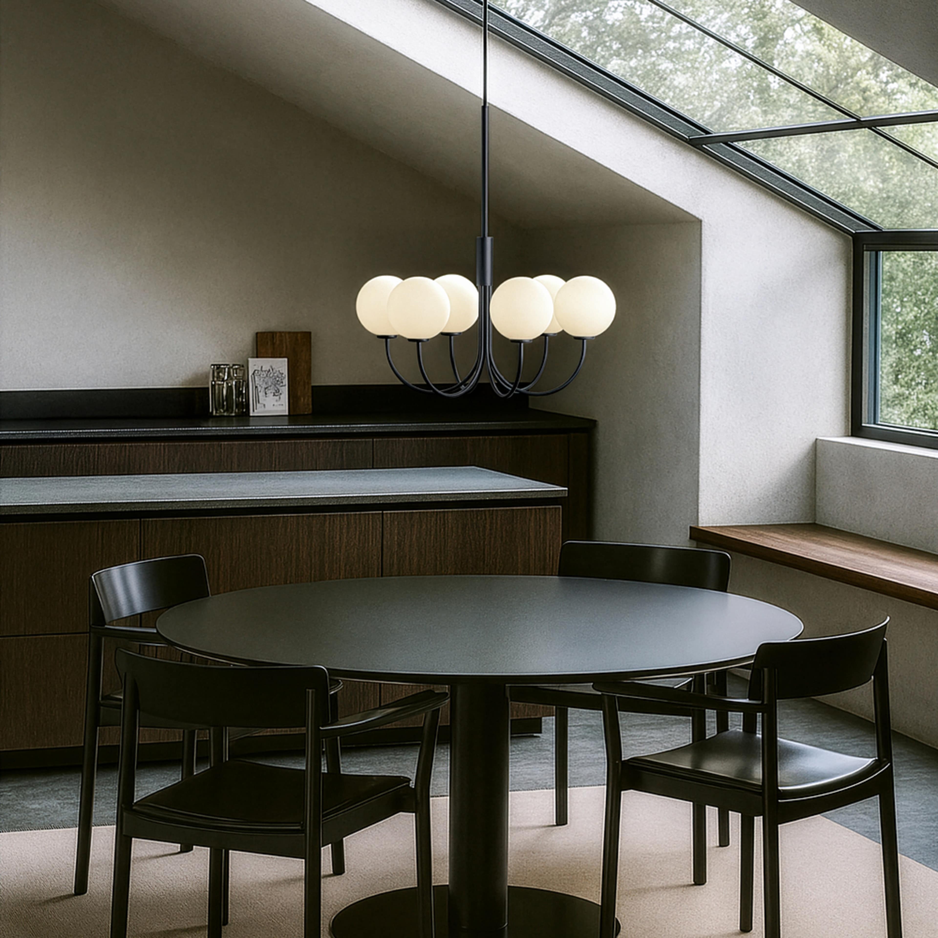 Krona Ballon 6, från Herstal, i färgen svart/opal glas. Klicka för att öppna bilden i stort format