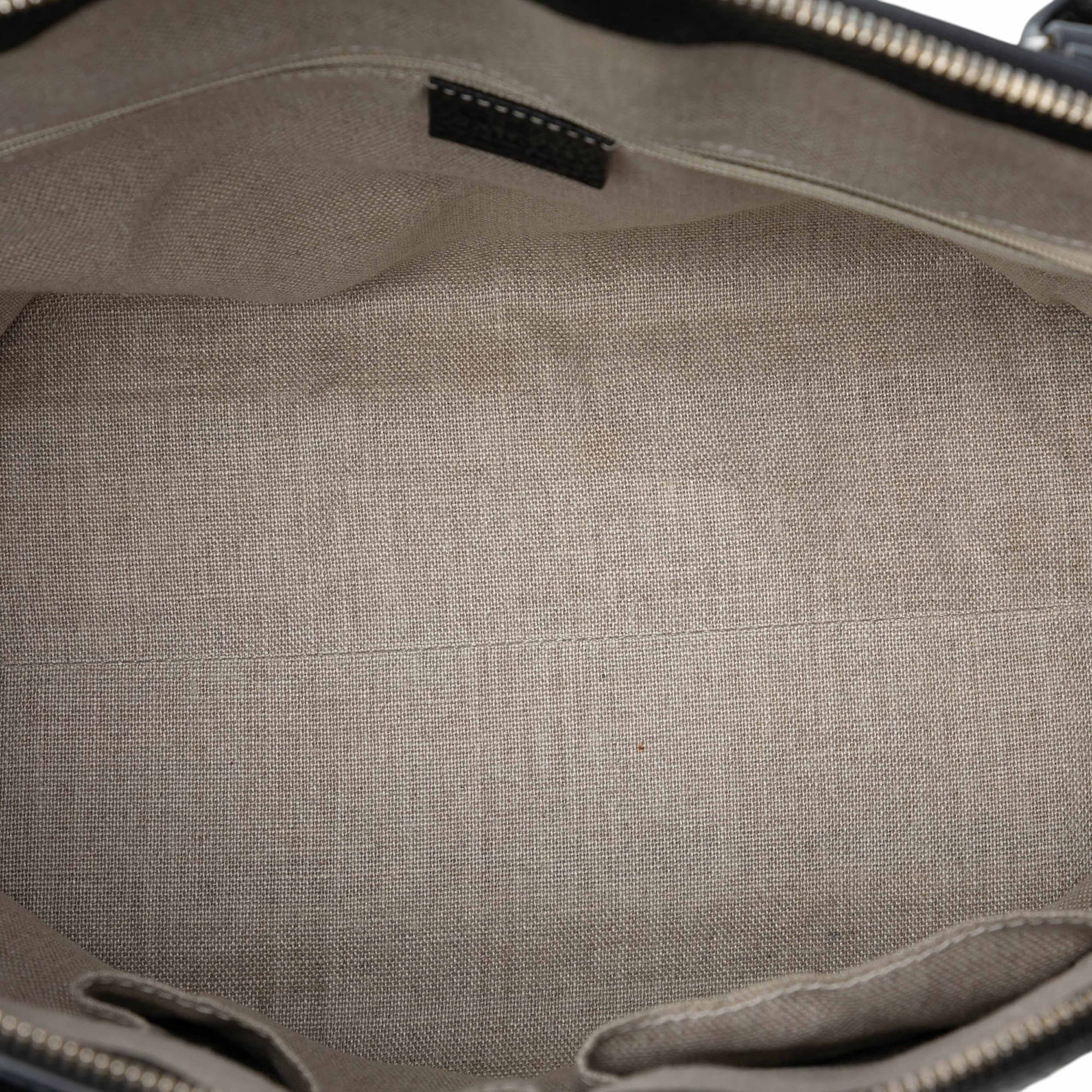 Gucci Medium Leather Gg Charm Dome Satchel, från Luxclusif, i färgen black. Klicka för att öppna bilden i stort format