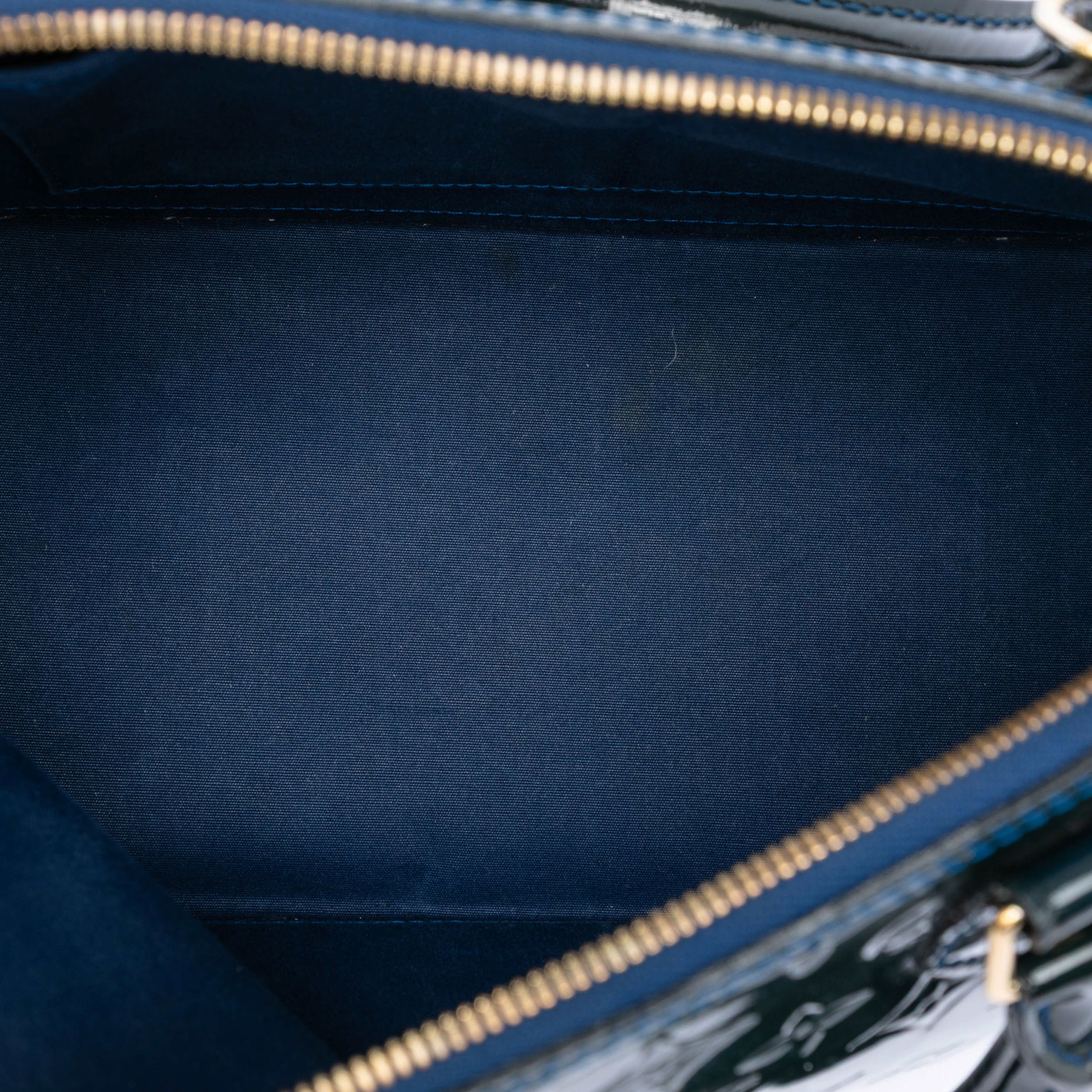 Louis Vuitton Monogram Vernis Alma Pm, från Luxclusif, i färgen dark blue. Klicka för att öppna bilden i stort format