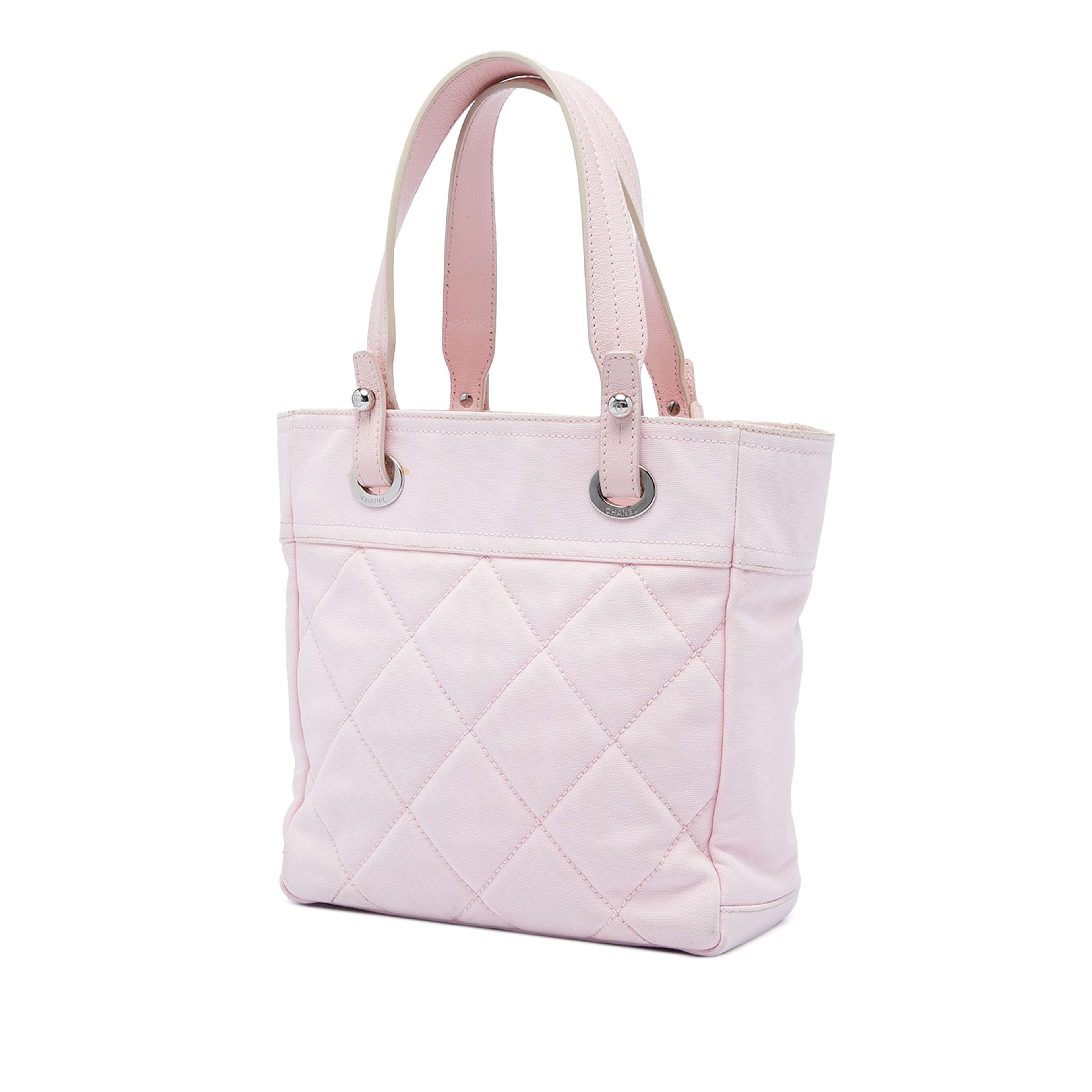 Chanel Small Quilted Canvas Paris Biarritz Tote, från Luxclusif, i färgen rosa. Klicka för att öppna bilden i stort format