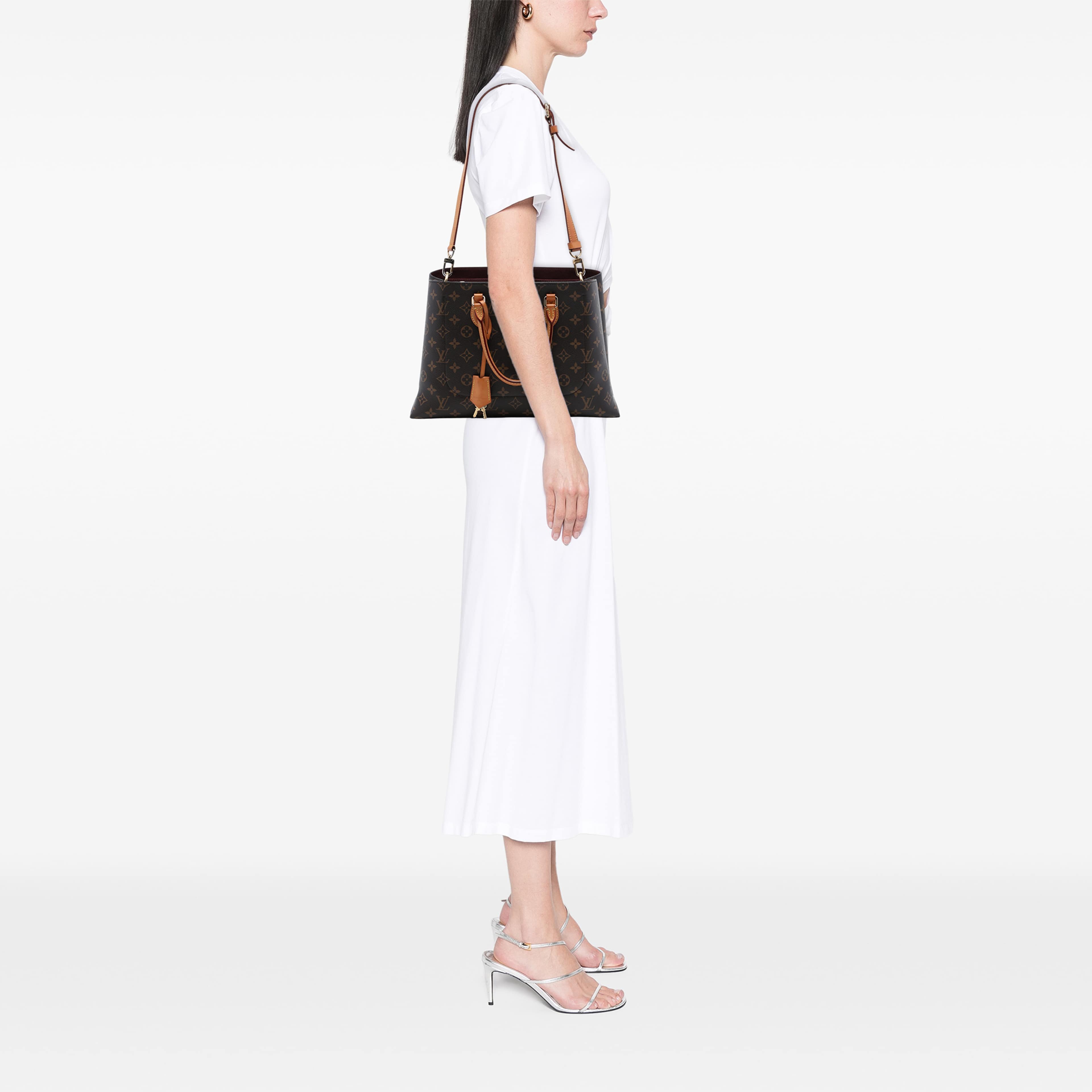 Louis Vuitton Monogram Flower Tote, från Luxclusif, i färgen brun. Klicka för att öppna bilden i stort format