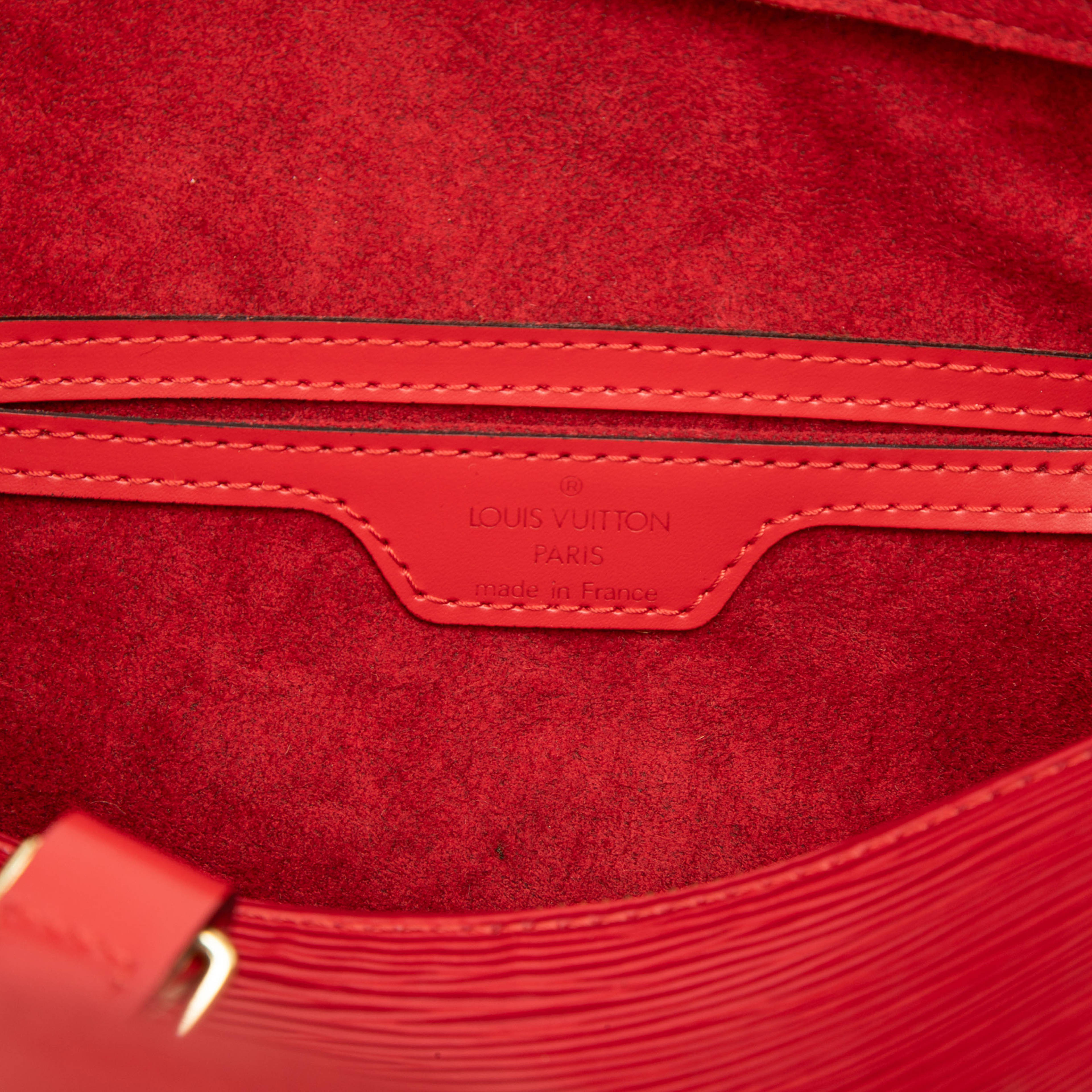 Louis Vuitton Epi Soufflot, från Luxclusif, i färgen röd. Klicka för att öppna bilden i stort format