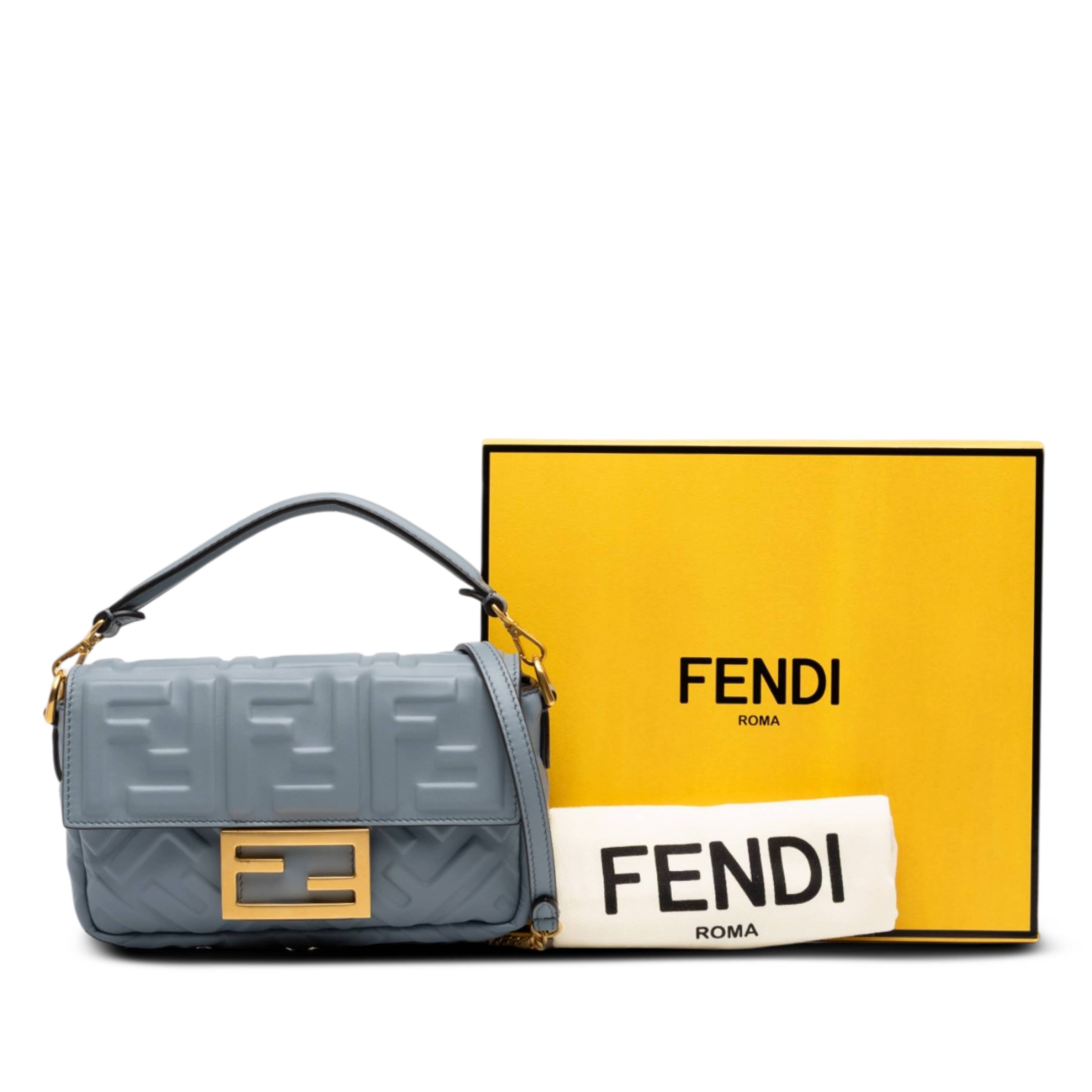 Fendi Mini Zucca Embossed Leather Baguette Satchel, från Luxclusif, i färgen grå. Klicka för att öppna bilden i stort format