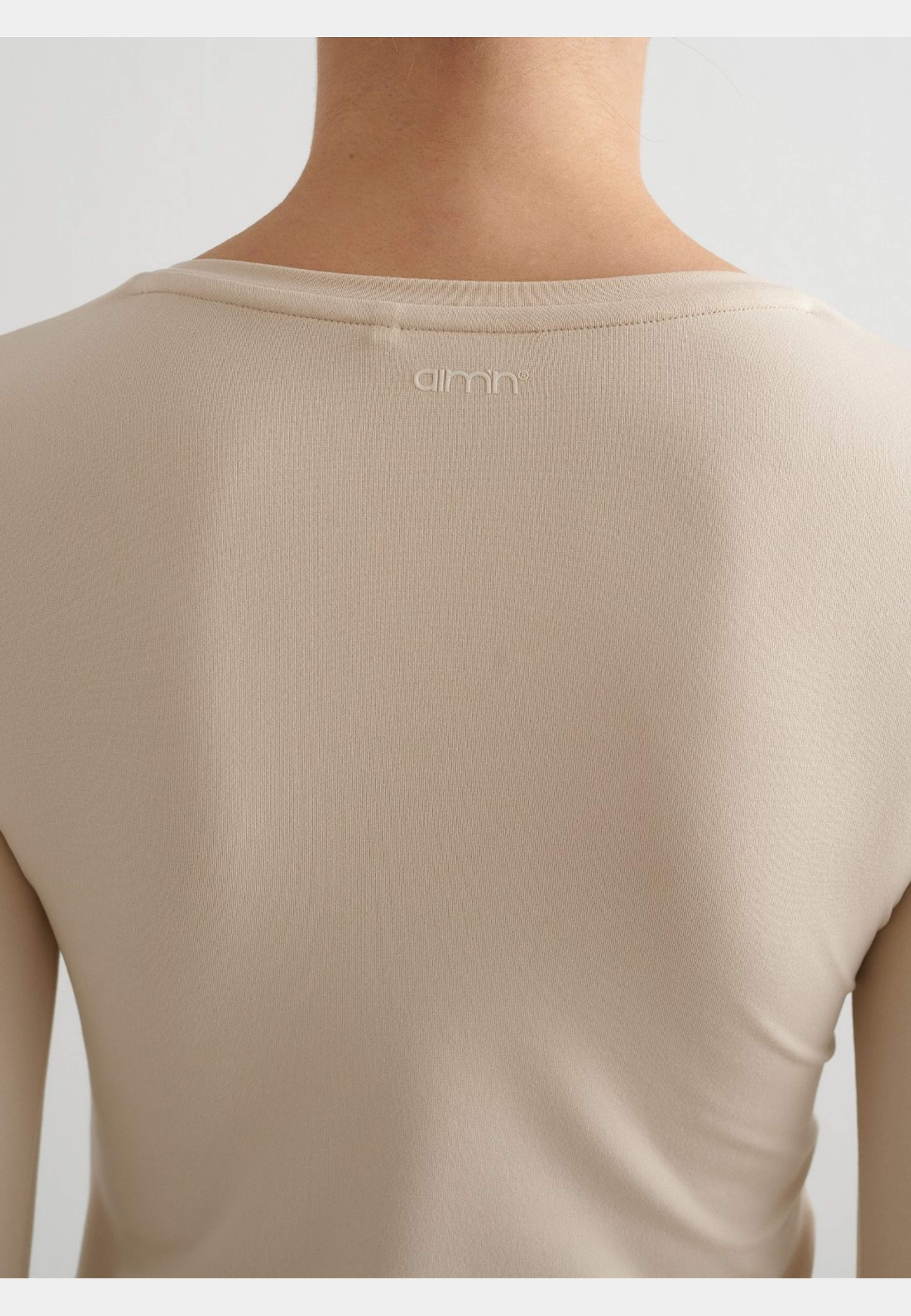 Soft Basic V-neck Long Sleeve, från aim'n, i färgen café au lait. Klicka för att öppna bilden i stort format