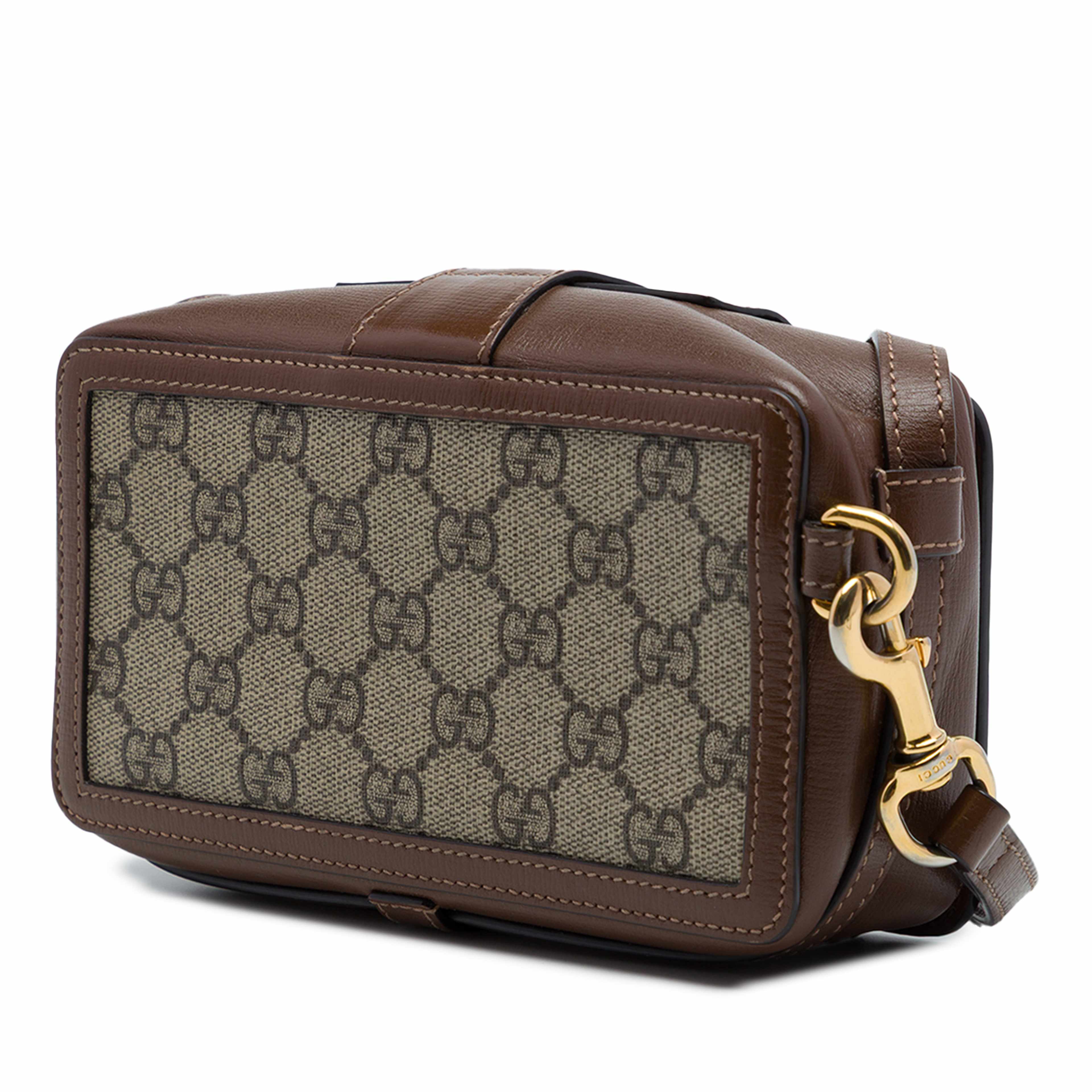 Gucci Mini Gg Supreme Clasp Crossbody, från Luxclusif, i färgen beige. Klicka för att öppna bilden i stort format
