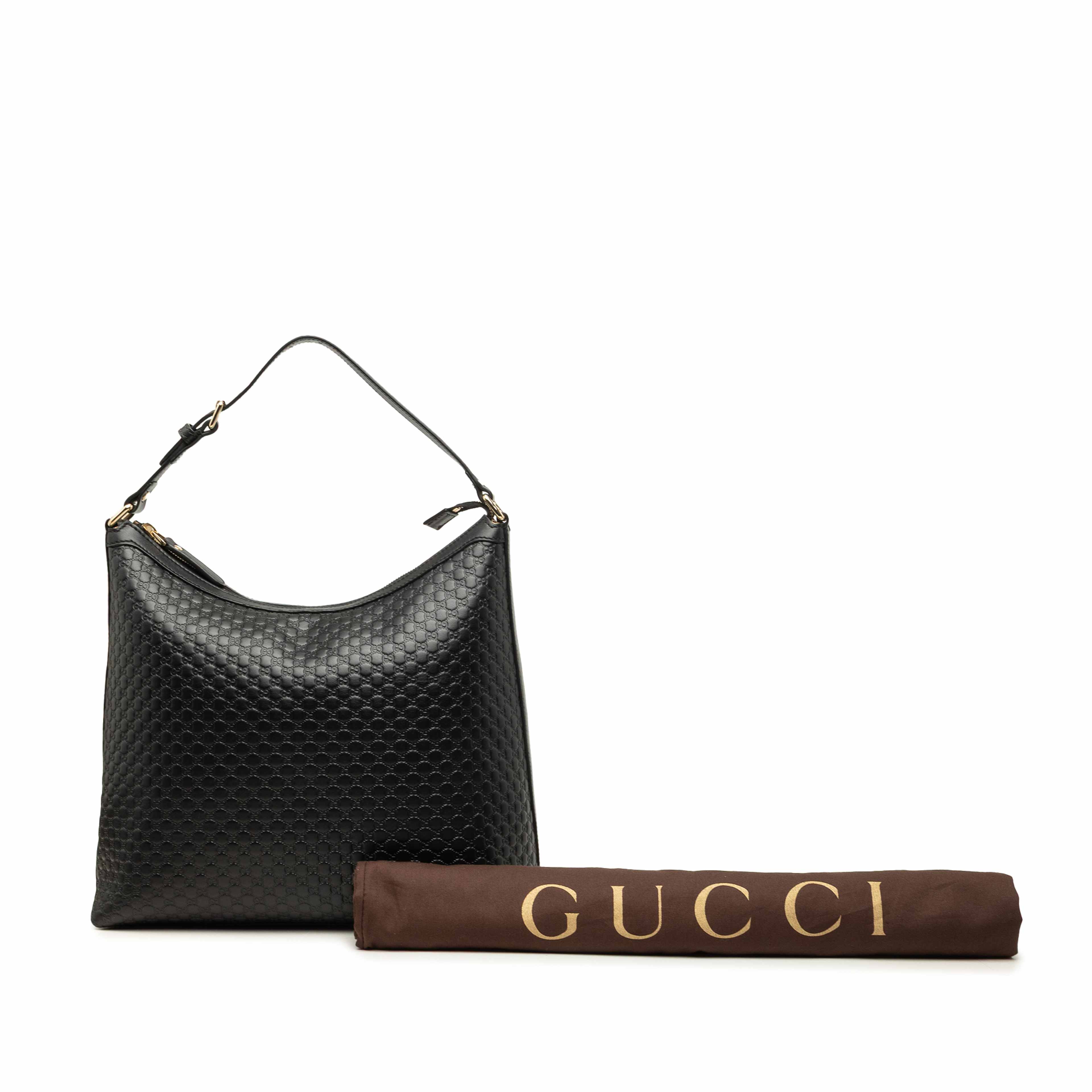 Gucci Microguccissima Margaux Shoulder Bag, från Luxclusif, i färgen svart. Klicka för att öppna bilden i stort format