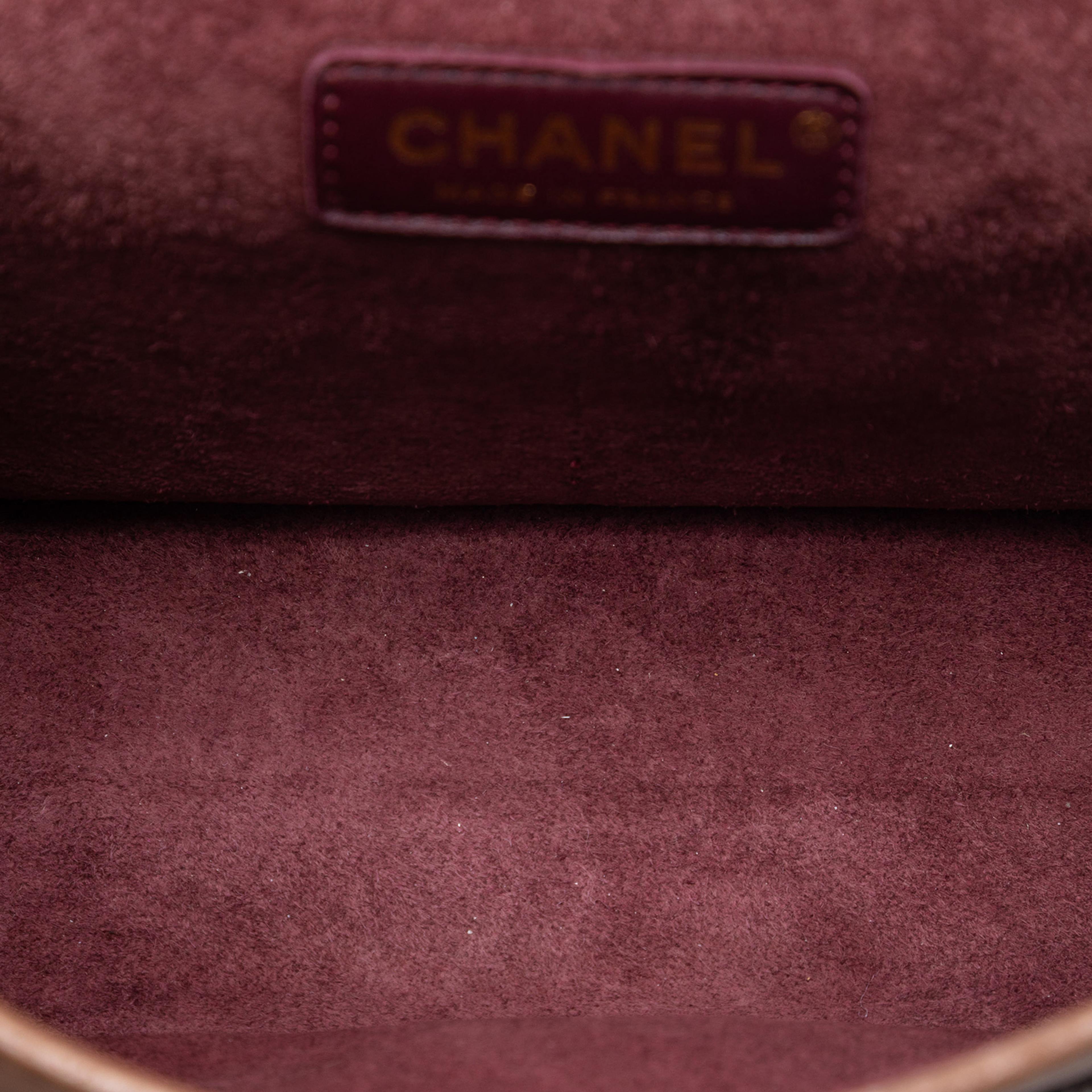 Chanel Smooth Calfskin And Knit Reissue 2.55 Medallion Nude Double Flap 225, från Luxclusif, i färgen brun. Klicka för att öppna bilden i stort format