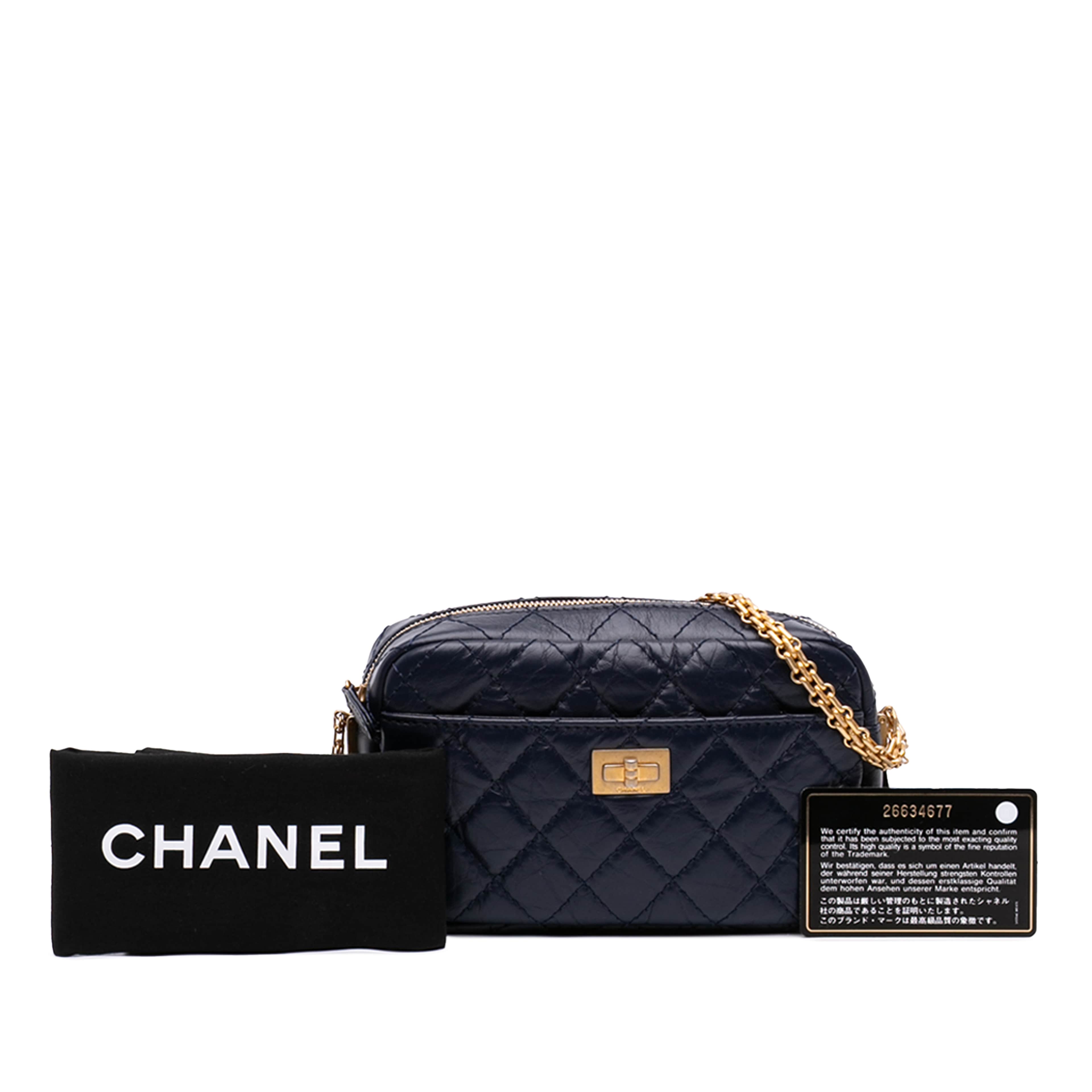 Chanel Mini Quilted Aged Calfskin Reissue Camera Bag, från Luxclusif, i färgen blå. Klicka för att öppna bilden i stort format