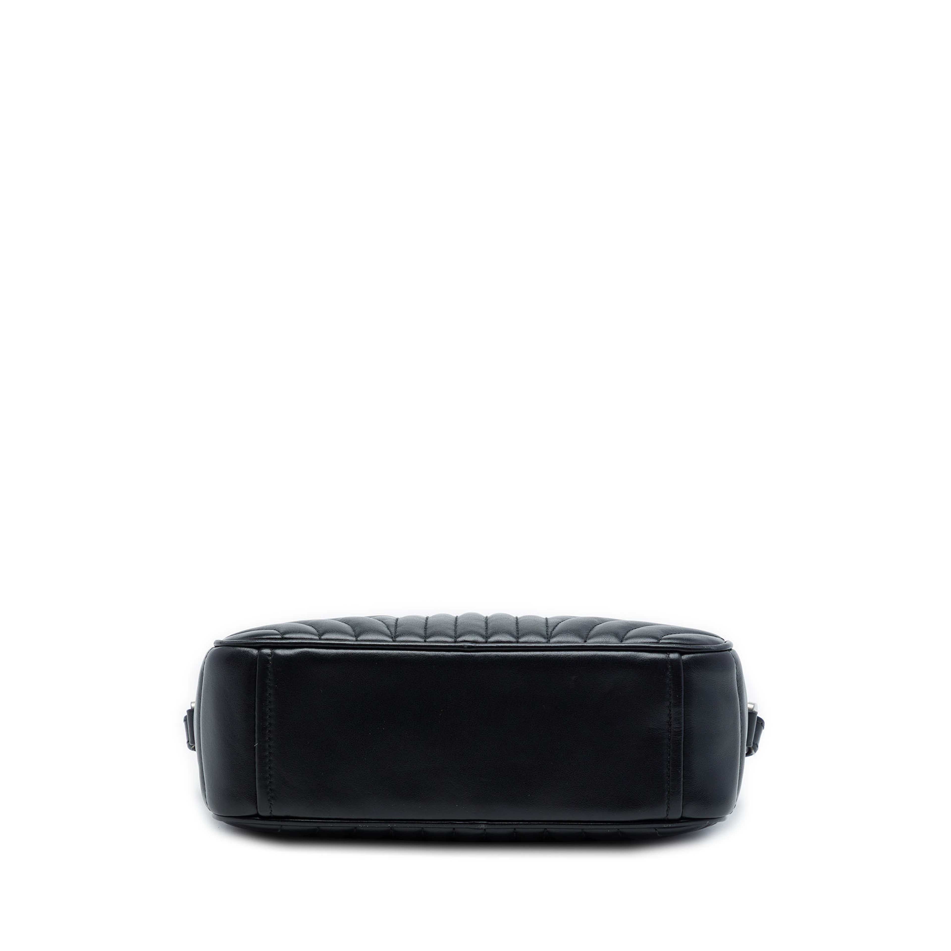 Prada Soft Calfskin Diagramme Camera Bag, från Luxclusif, i färgen svart. Klicka för att öppna bilden i stort format