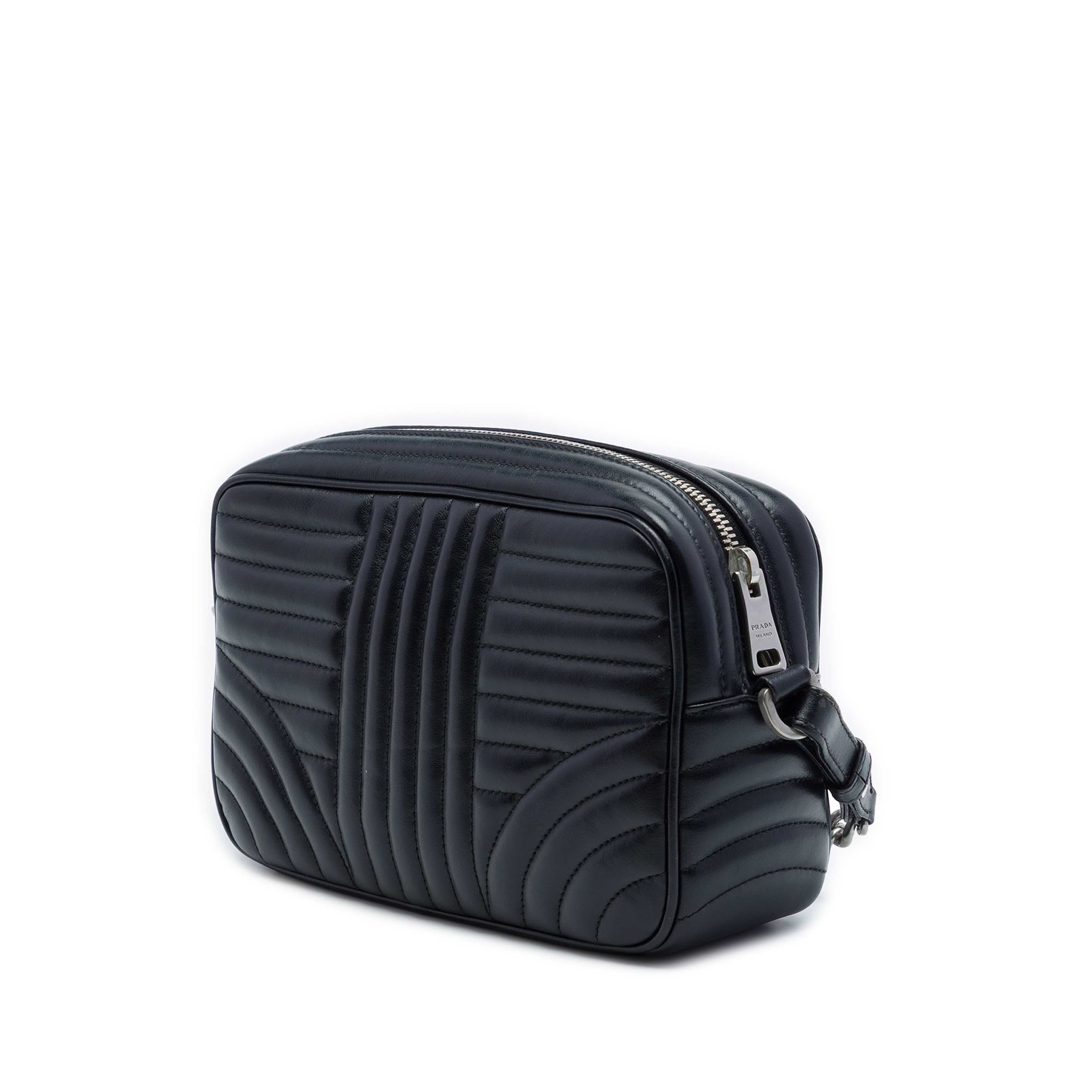 Prada Soft Calfskin Diagramme Camera Bag, från Luxclusif, i färgen svart. Klicka för att öppna bilden i stort format