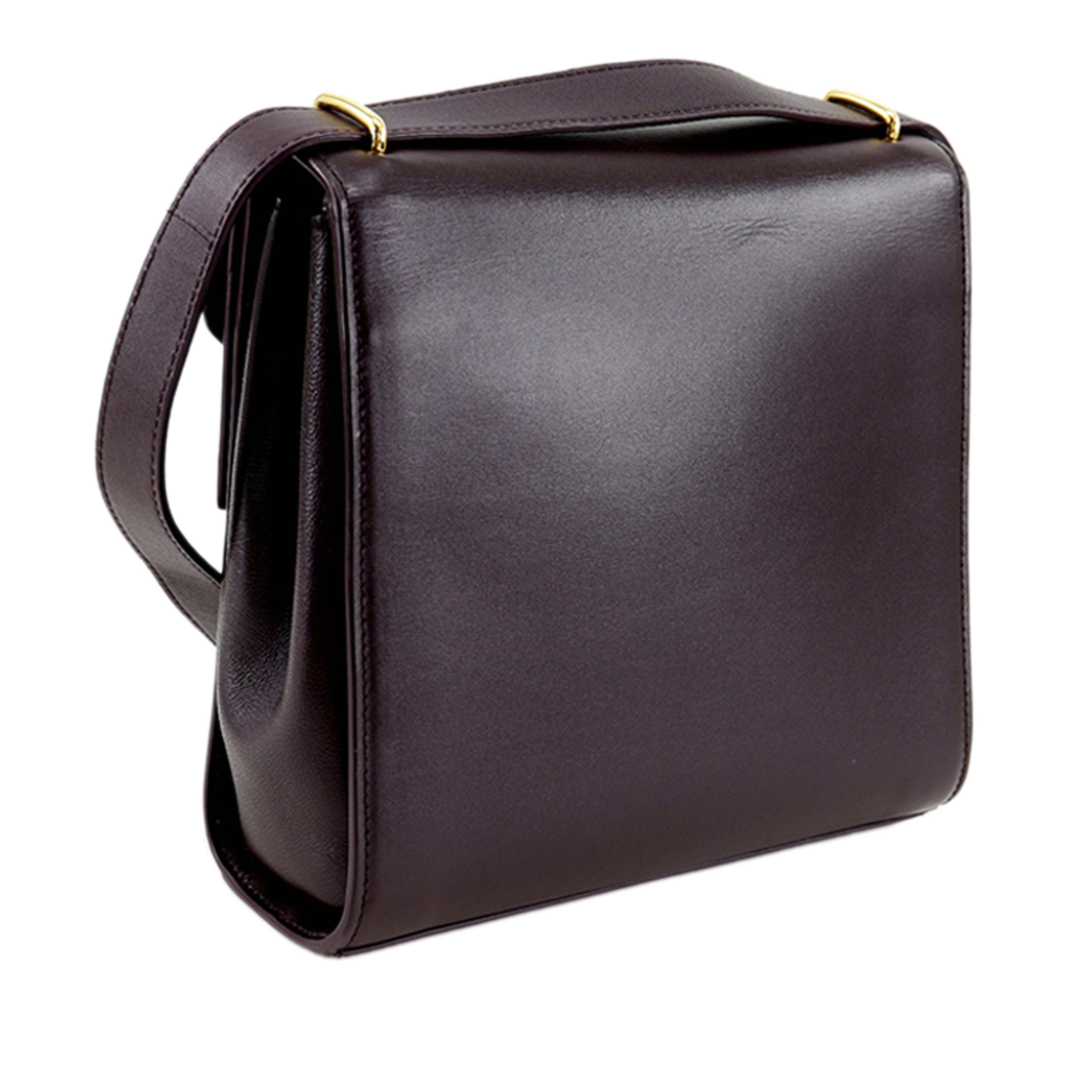 Bottega Veneta Leather The Clip Crossbody, från Luxclusif, i färgen purple. Klicka för att öppna bilden i stort format