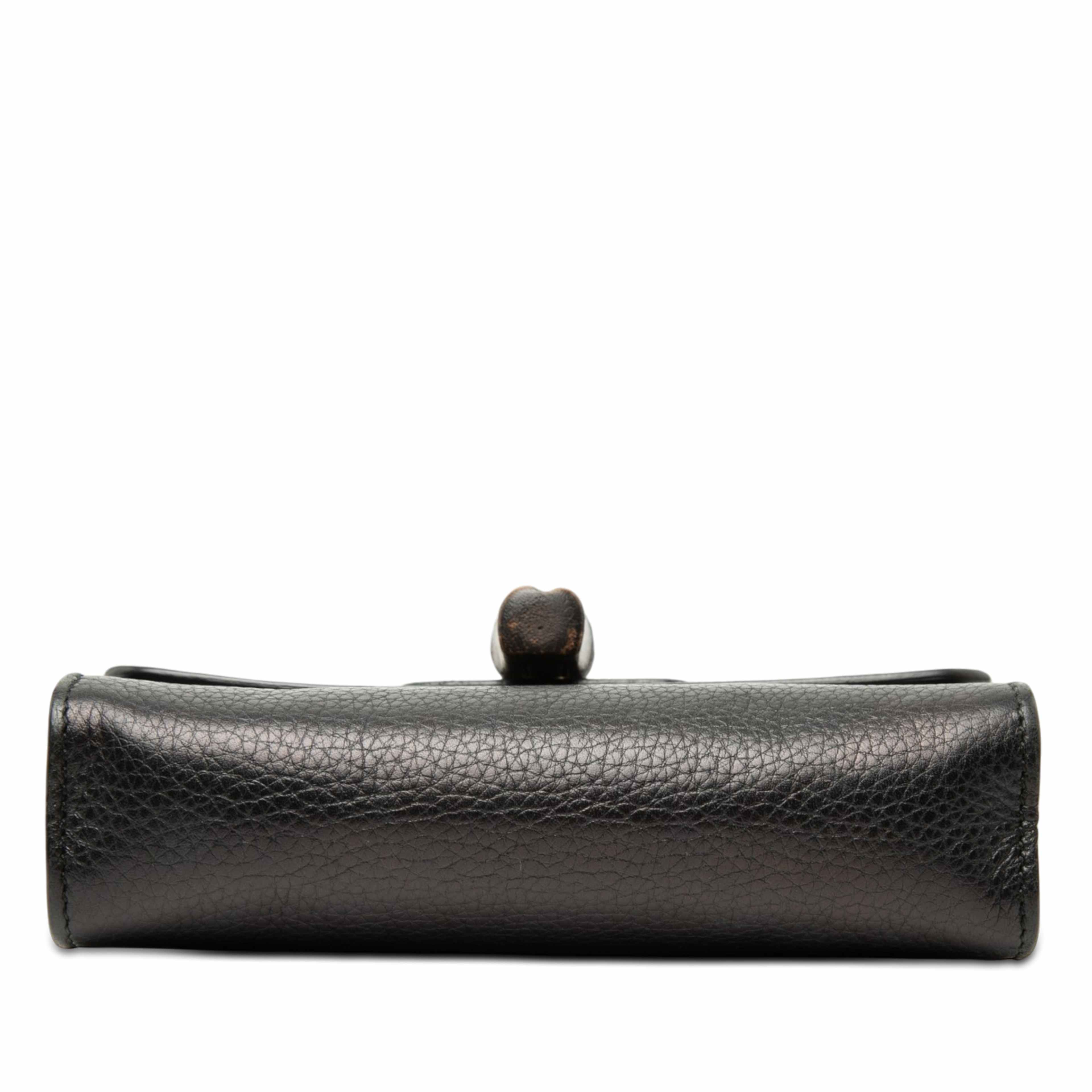 Gucci Small Calfskin Miss Bamboo Crossbody, från Luxclusif, i färgen svart. Klicka för att öppna bilden i stort format