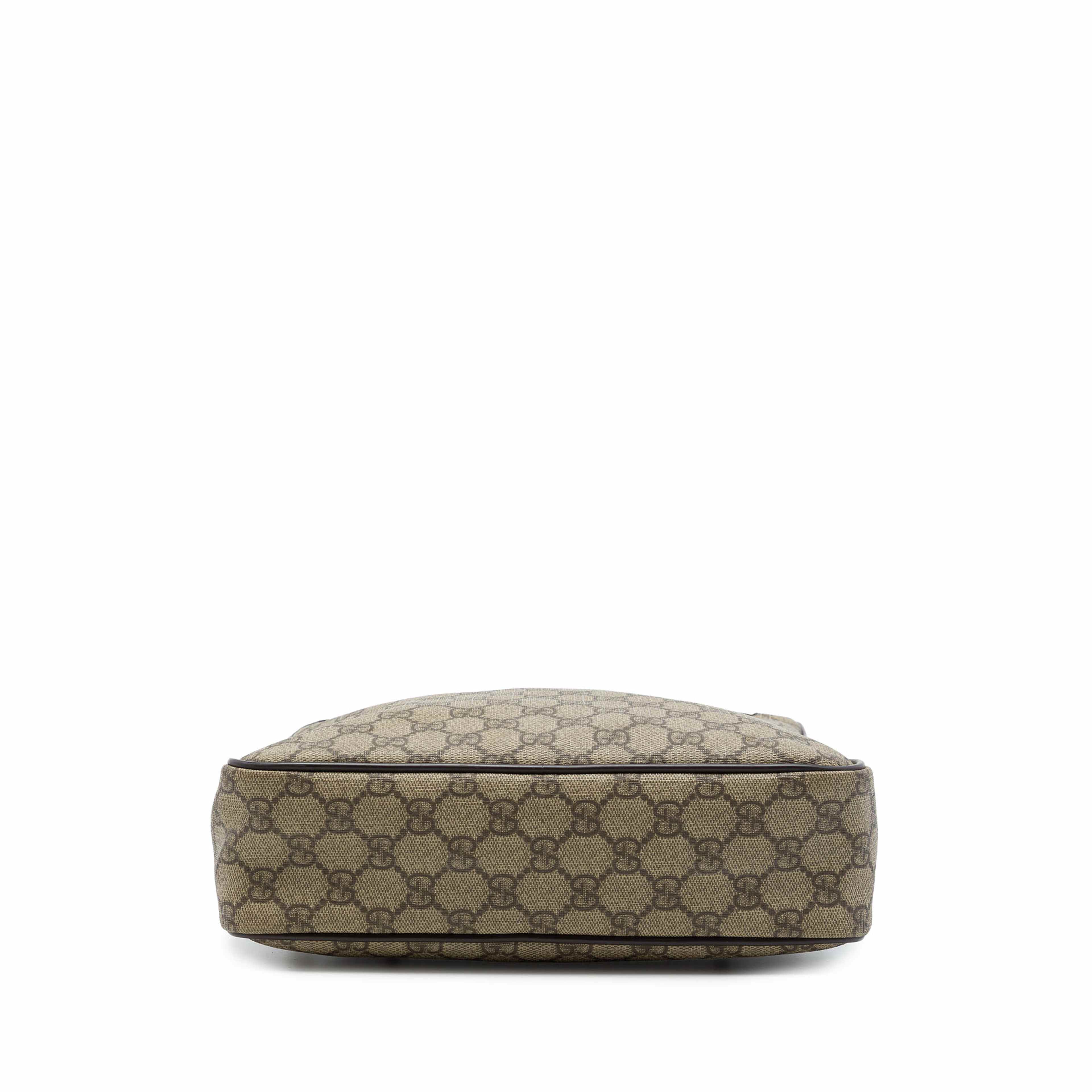 Gucci Gg Supreme Crossbody, från Luxclusif, i färgen beige. Klicka för att öppna bilden i stort format