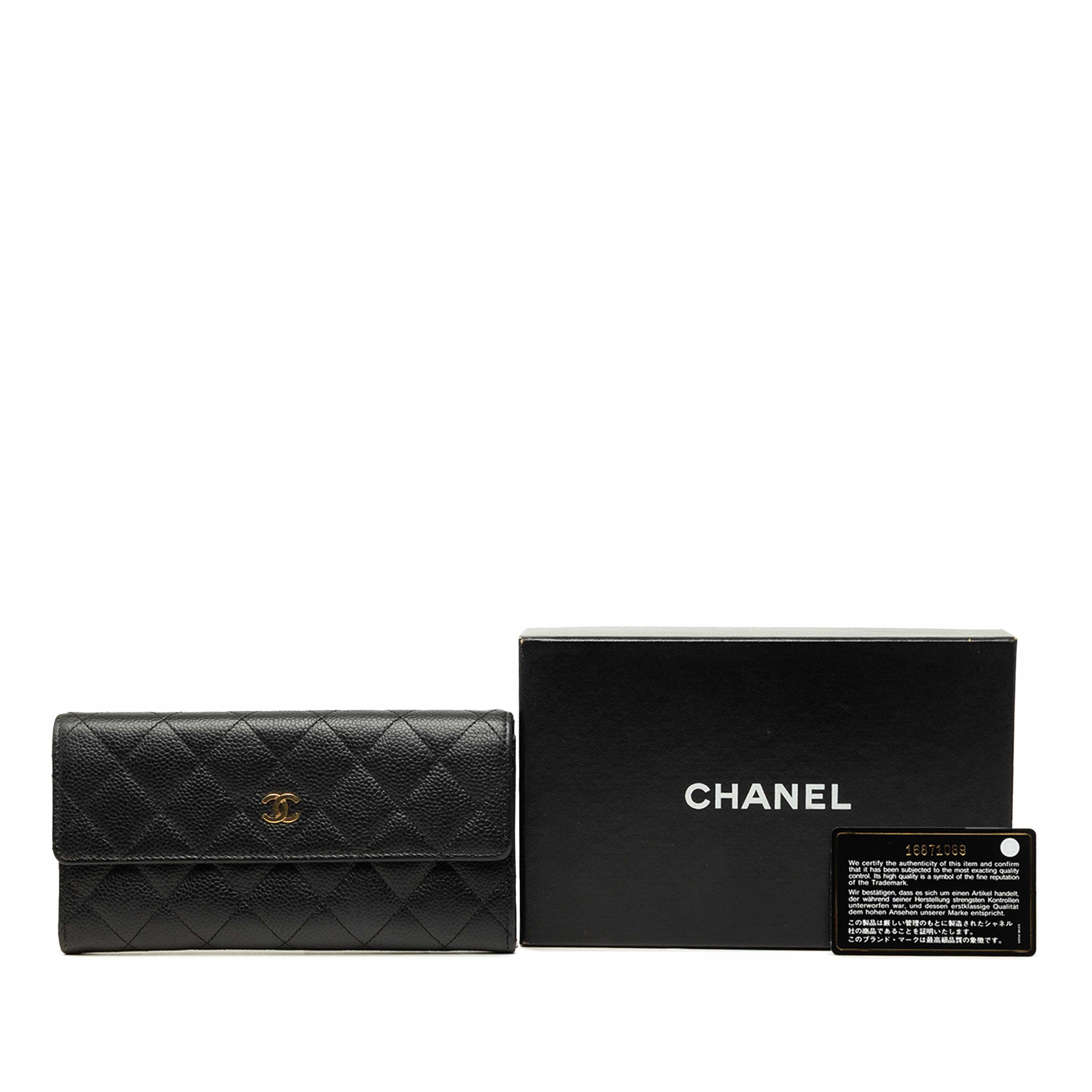 Chanel Cc Quilted Caviar Flap Long Wallet, från Luxclusif, i färgen svart. Klicka för att öppna bilden i stort format