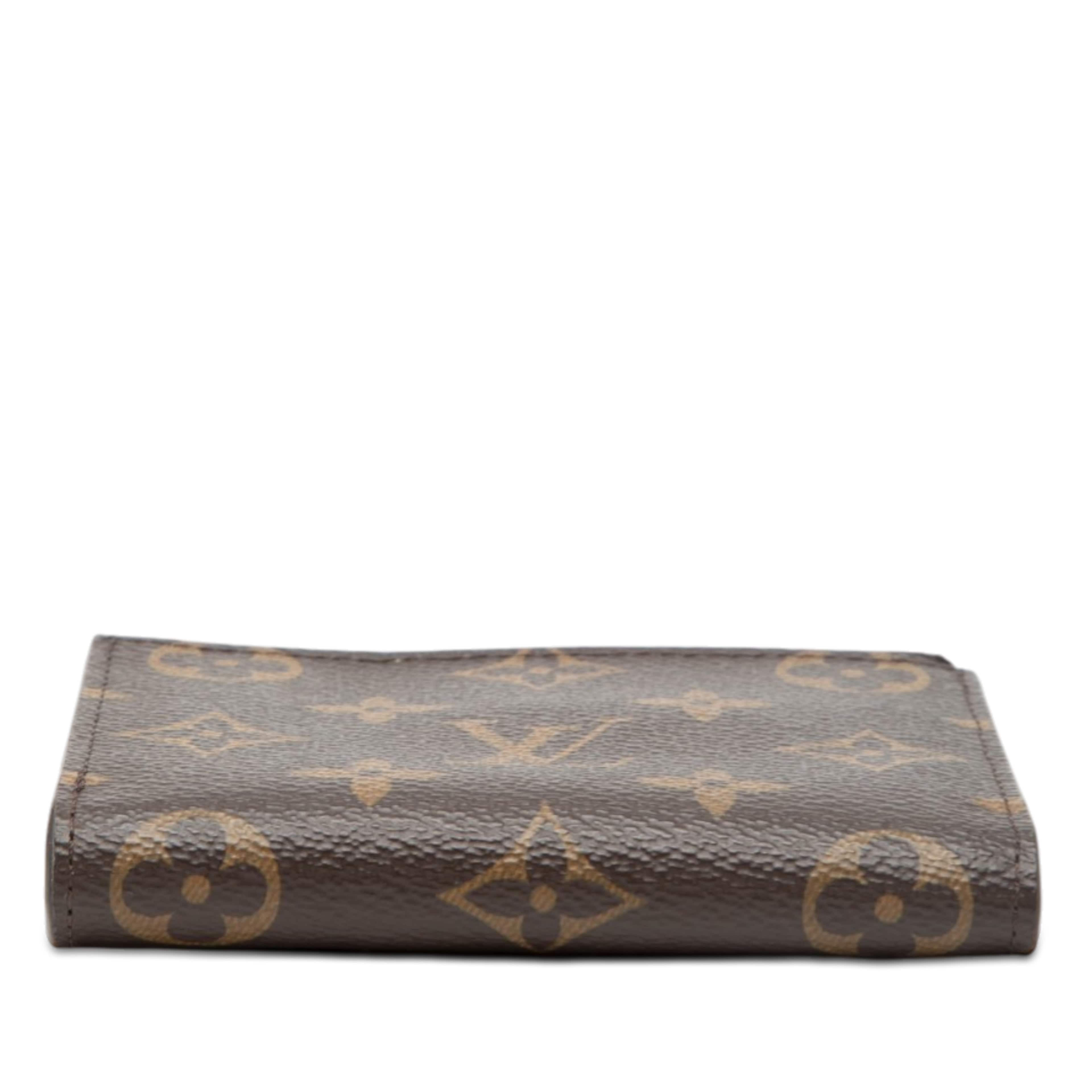 Louis Vuitton Monogram Lisa Small Wallet, från Luxclusif, i färgen brown. Klicka för att öppna bilden i stort format