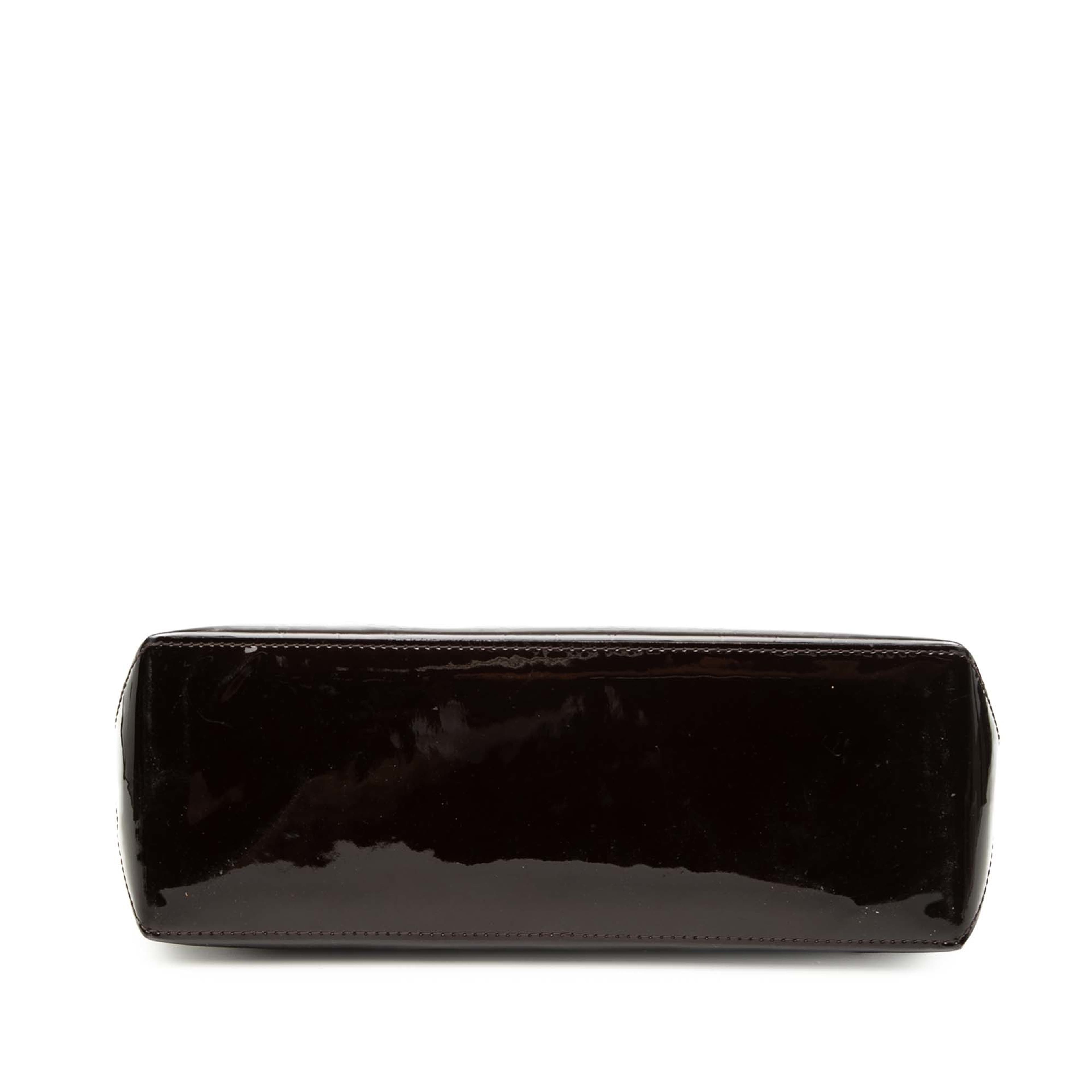 Louis Vuitton Monogram Vernis Wilshire Pm, från Luxclusif, i färgen purpur. Klicka för att öppna bilden i stort format