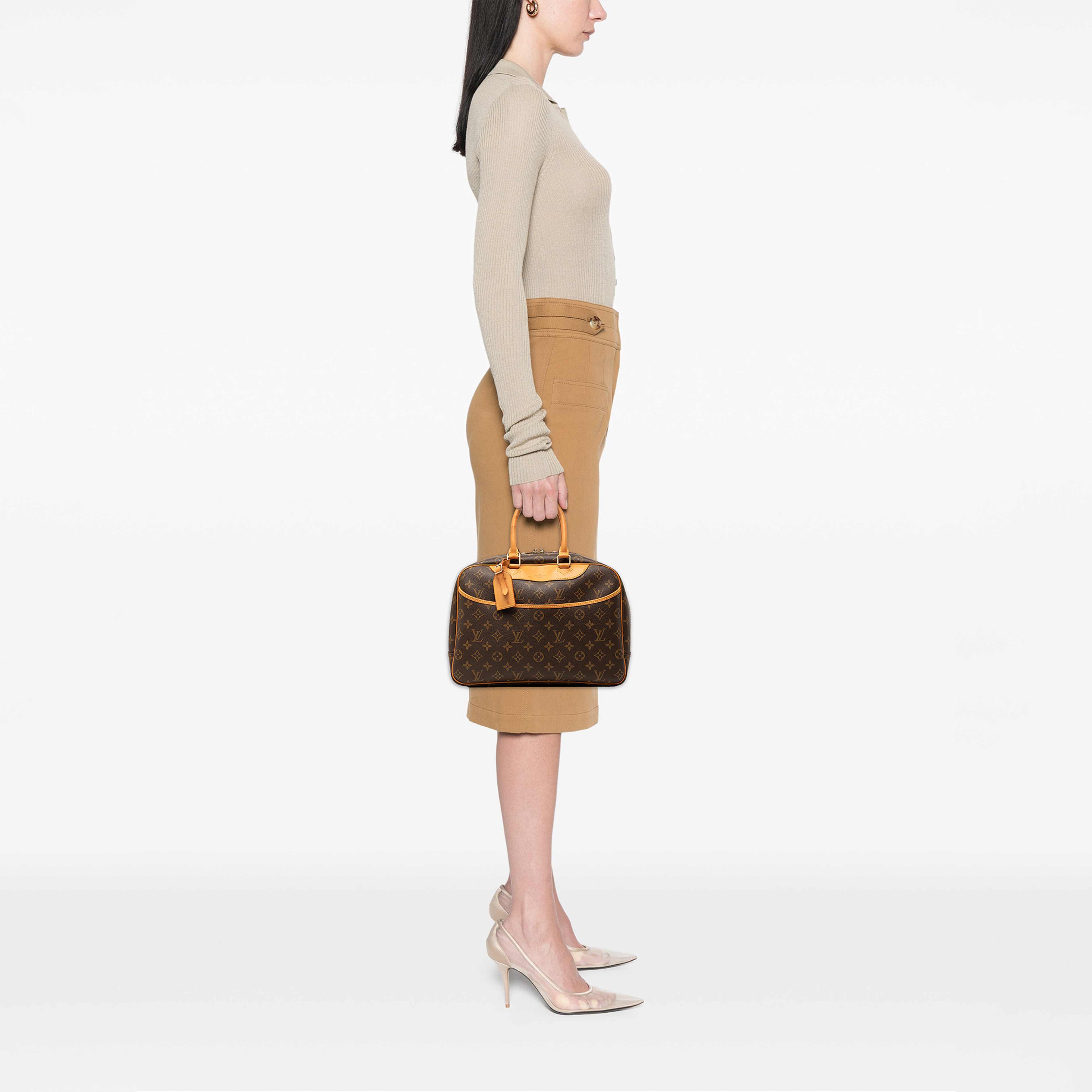Louis Vuitton Monogram Deauville, från Luxclusif, i färgen brun. Klicka för att öppna bilden i stort format