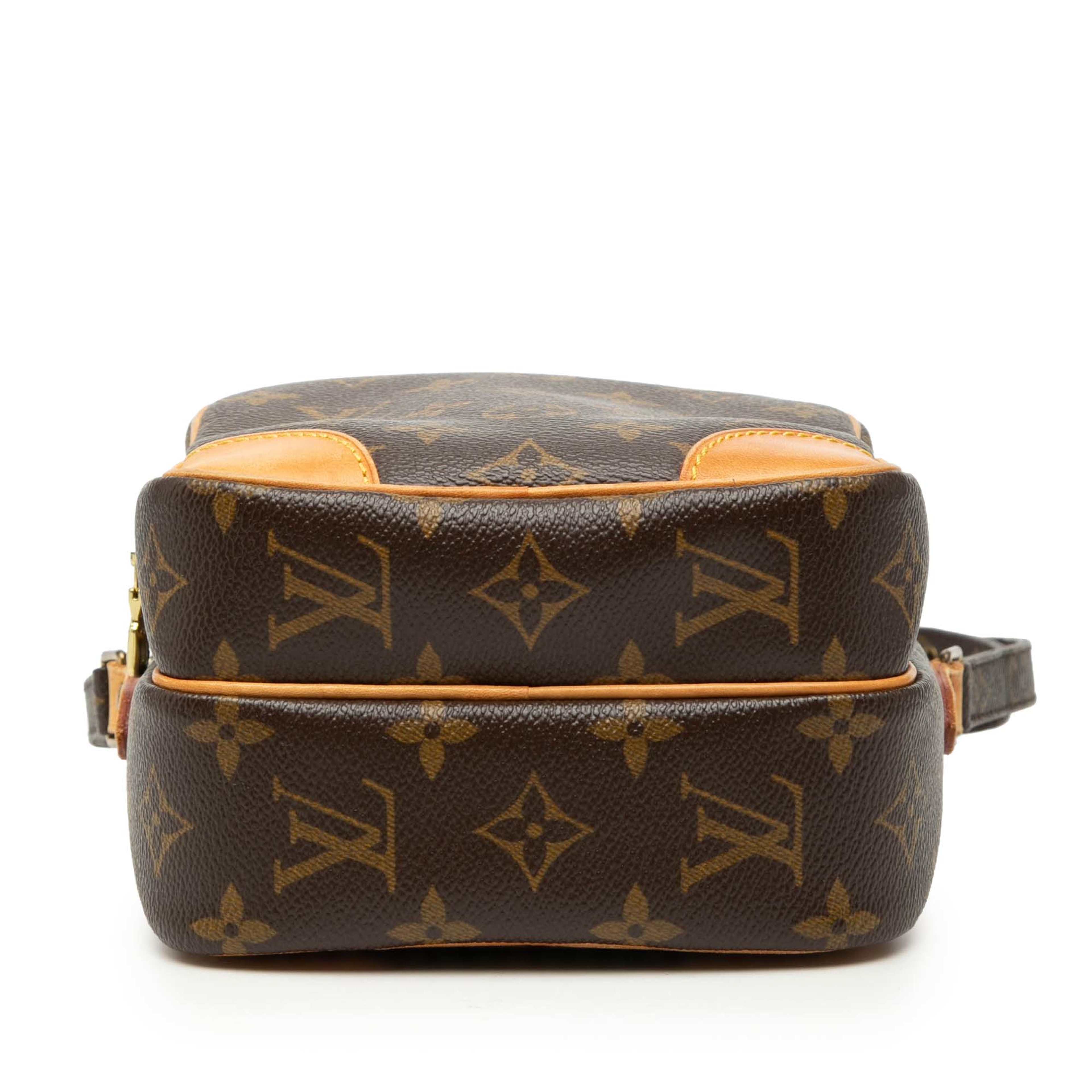 Louis Vuitton Monogram Amazone, från Luxclusif, i färgen brown. Klicka för att öppna bilden i stort format