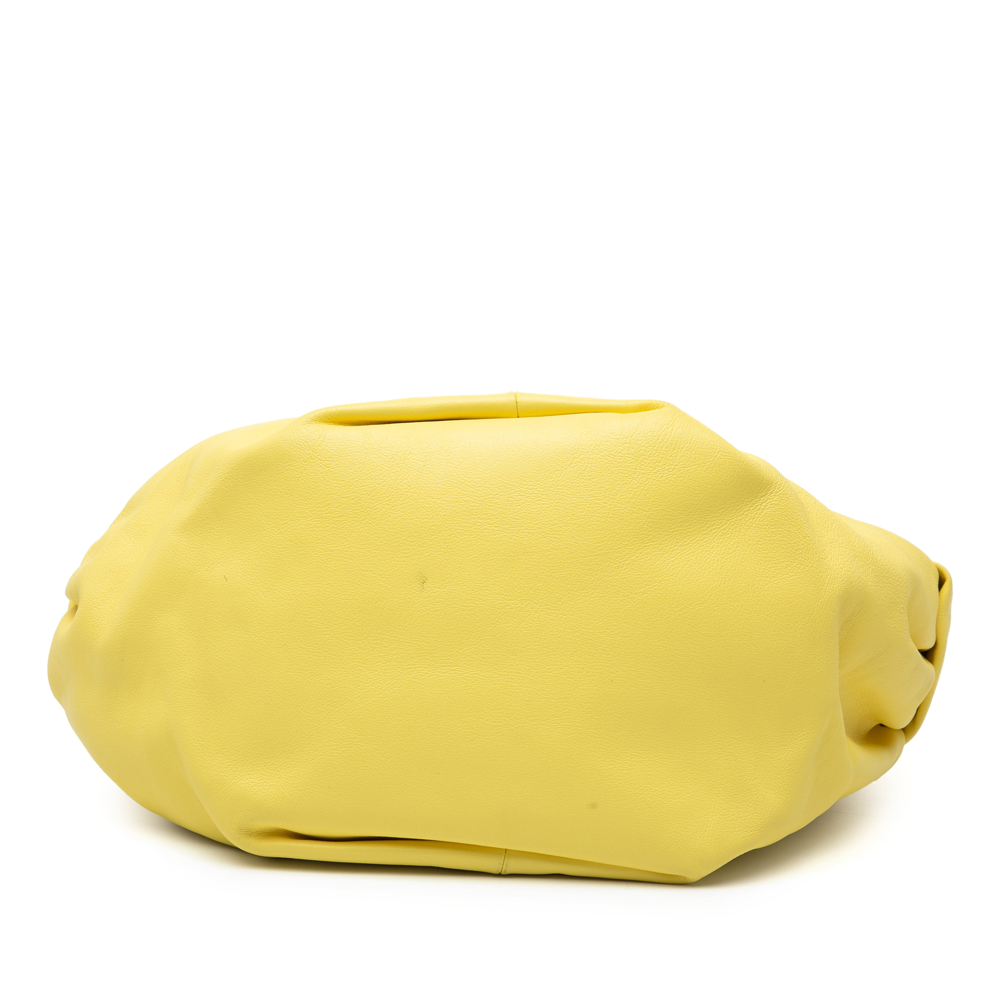 Bottega Veneta Calfskin Double Knot Bag, från Luxclusif, i färgen yellow. Klicka för att öppna bilden i stort format